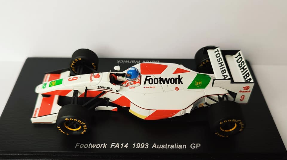 Derek Warwick drives Footwork FA14 Mugen-Honda V10 at Silverstone 1993