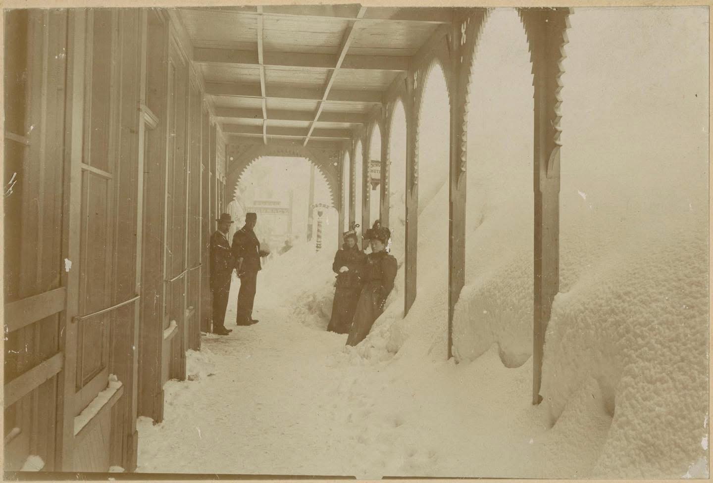 Meteorologist - Early December in 1899, it snowed for 79 STRAIGHT days ...