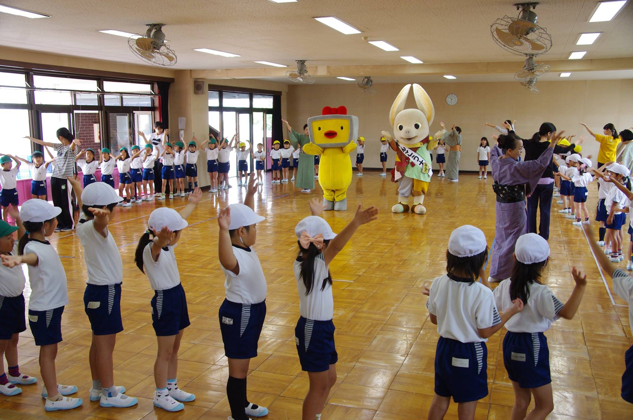入間ケーブルテレビ 今日はてれぴょん元加治幼稚園に行ってきました 年長さんたちと いるま音頭 を踊って来たよ うちにも来てほしい という園大歓迎です ご連絡お待ちしています Facebook