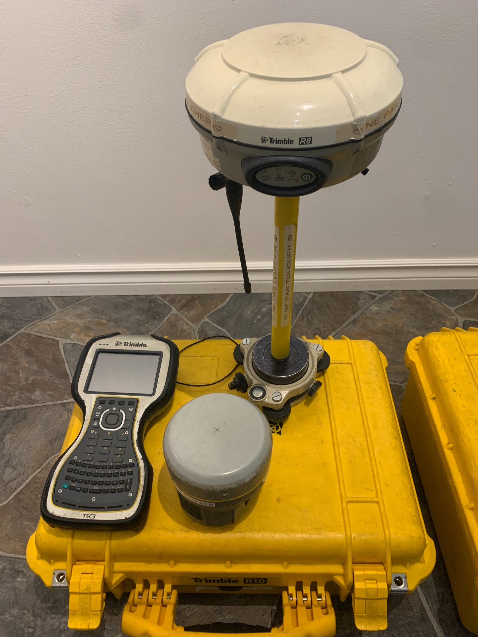 Kit base/rover GNSS Trimble R8 model 3 et R10 - GPS Systems - Val-David ...