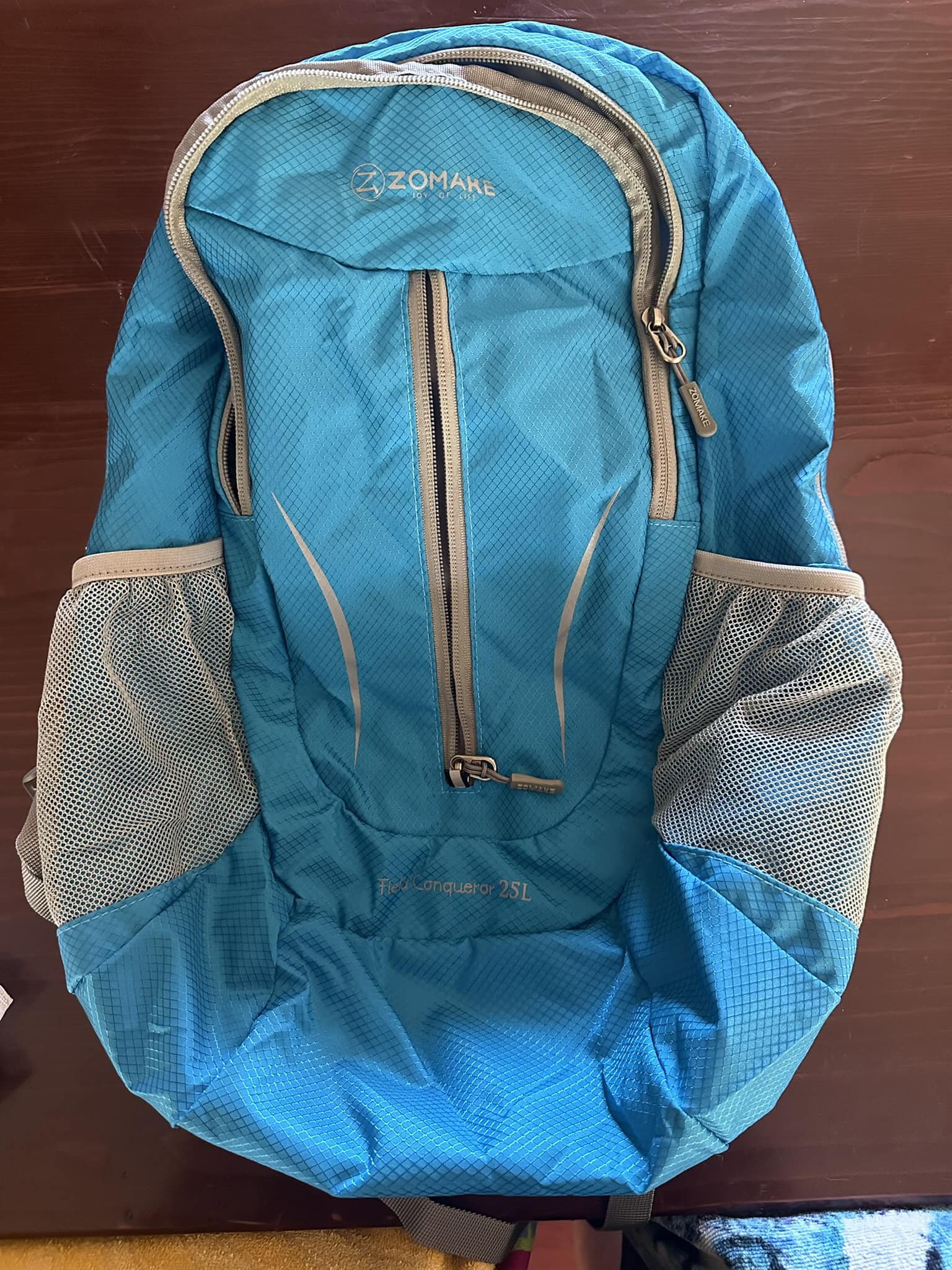 What is a good lightweight waterproof daypack for travel?