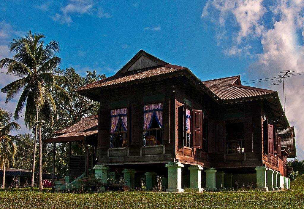 Demi Johor Rumah Limas Di Johor Seni Bina Rumah Tradisional Melayu Sangat Unik Dan Menjadi Khazanah Paling Berharga Dan Bernilai Terutama Sekali Kepada Generasi Muda Di Johor Terdapat Rumah Rumah Berbentuk Limas