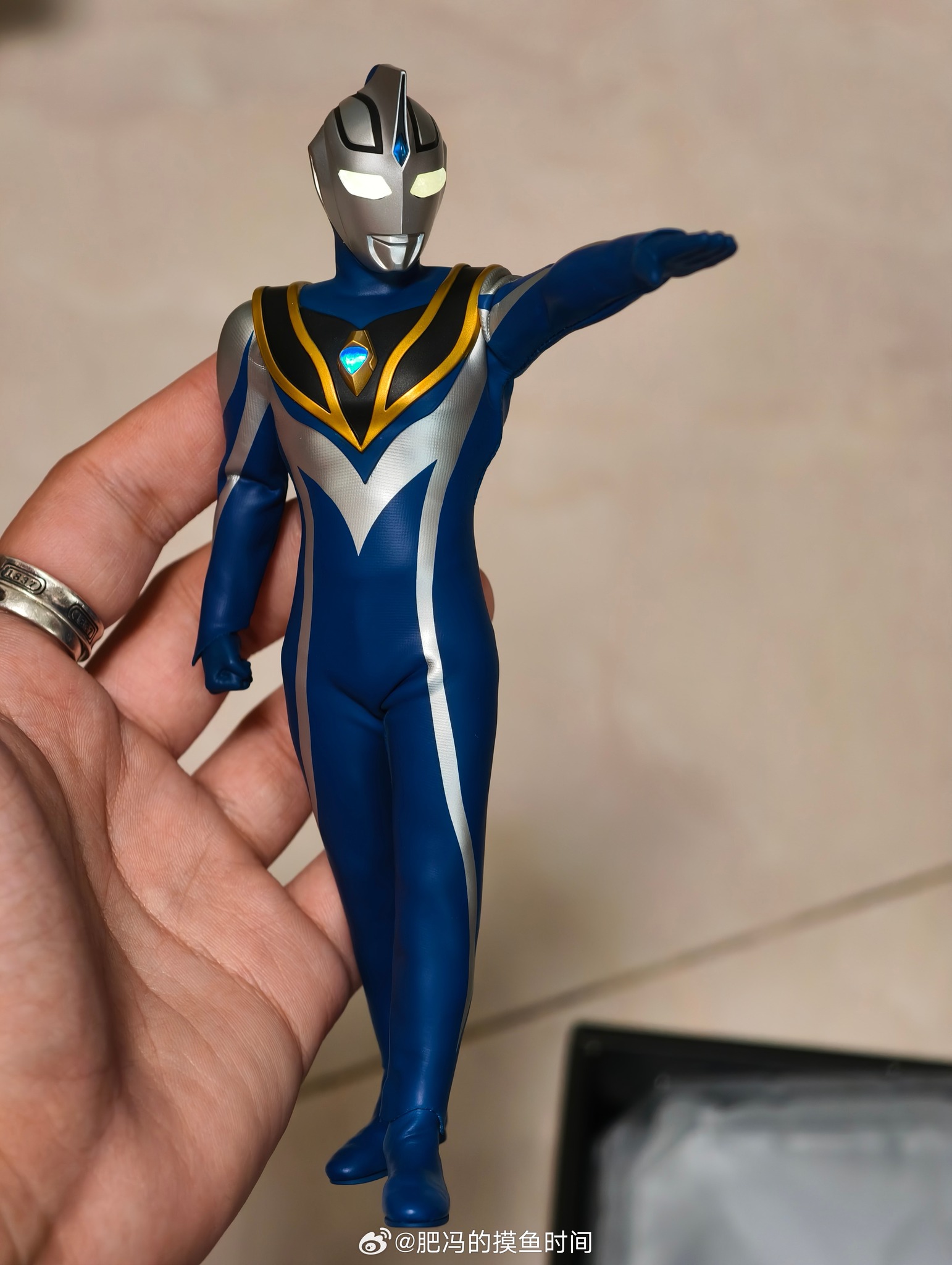 Alphamax Ultraman Agul in-hand photos
