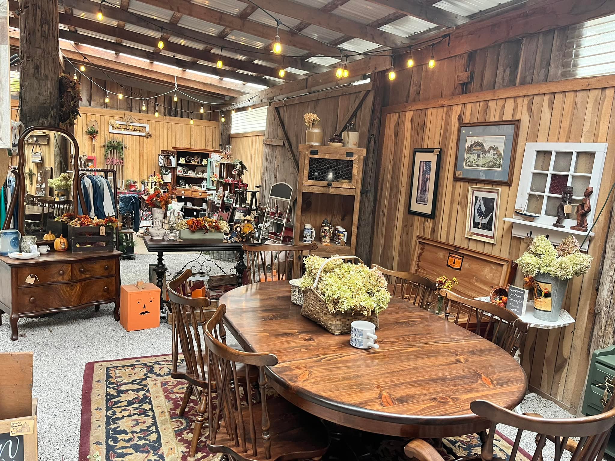 22 Chances - Reclaimed Barnwood Furniture & Home Decor