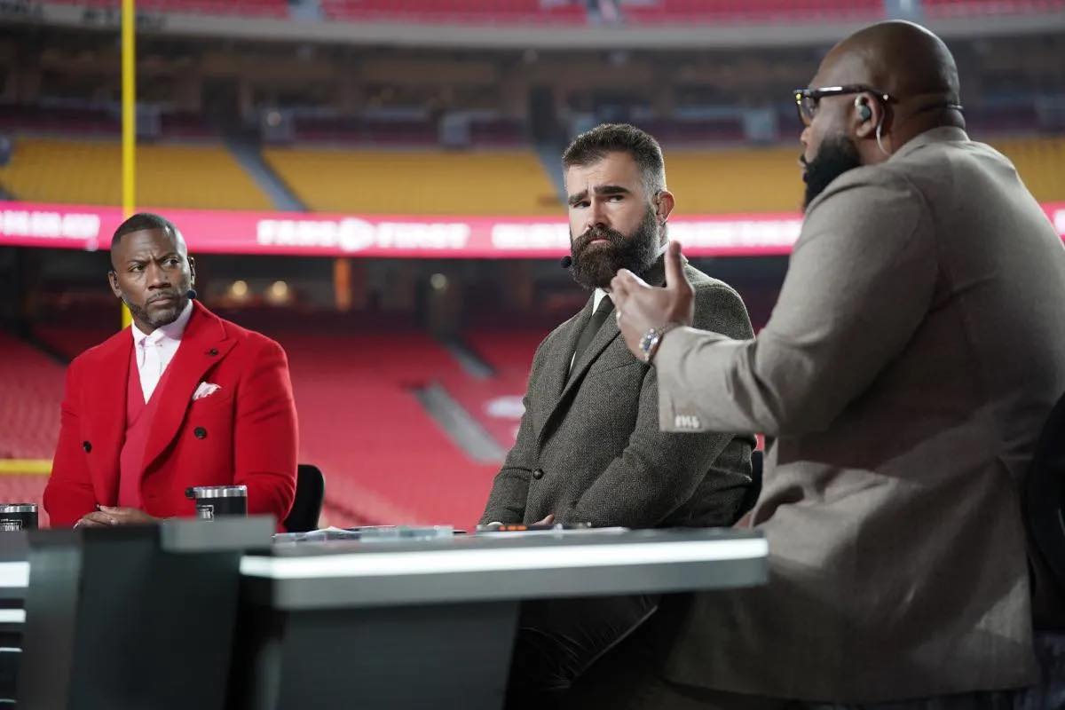 Blue - Kelce tried to apologize to Jays fans after backlash Details in ...