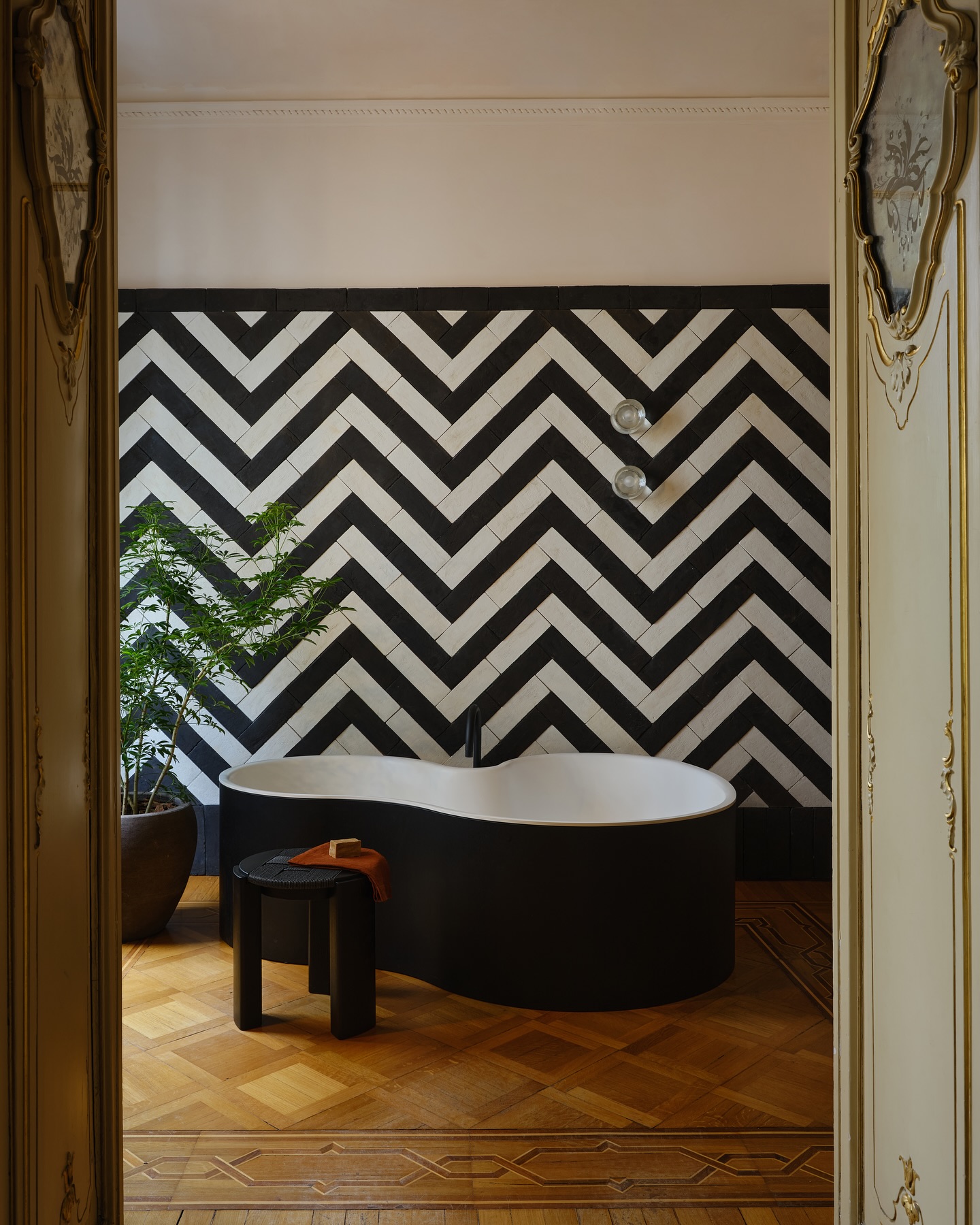 Spotti - Enter into the bathroom of #Suite part of Spotti and @motta ...