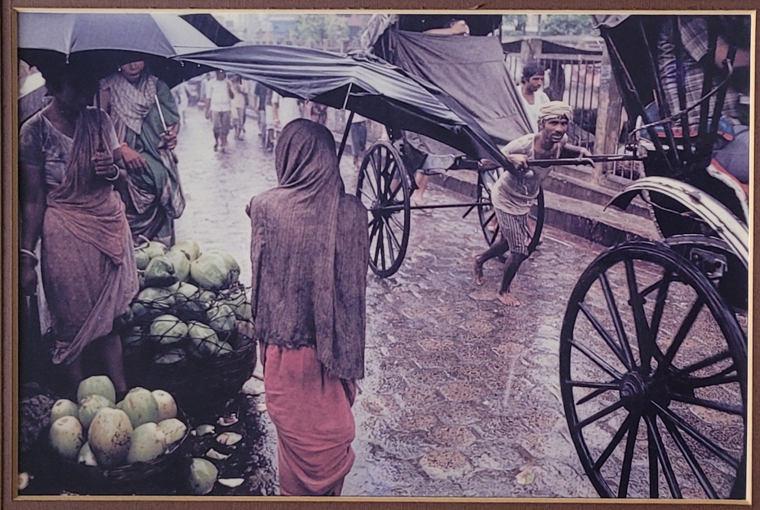 INDIRA GANDHI BY: PUPUL JAYAKAR PHOTOGRAPHS BY: RAGHU RAI