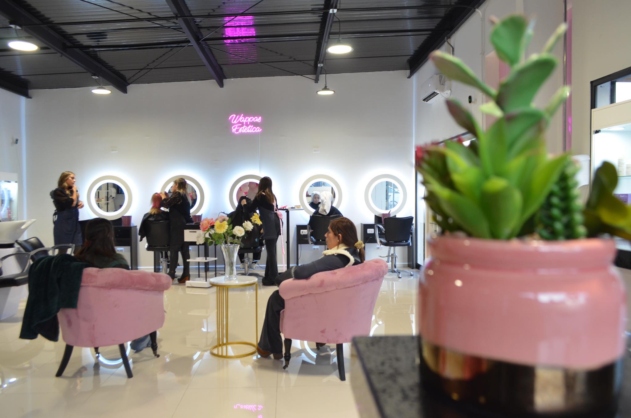 Salón de belleza wapa’s added a... - Salón de belleza wapa’s