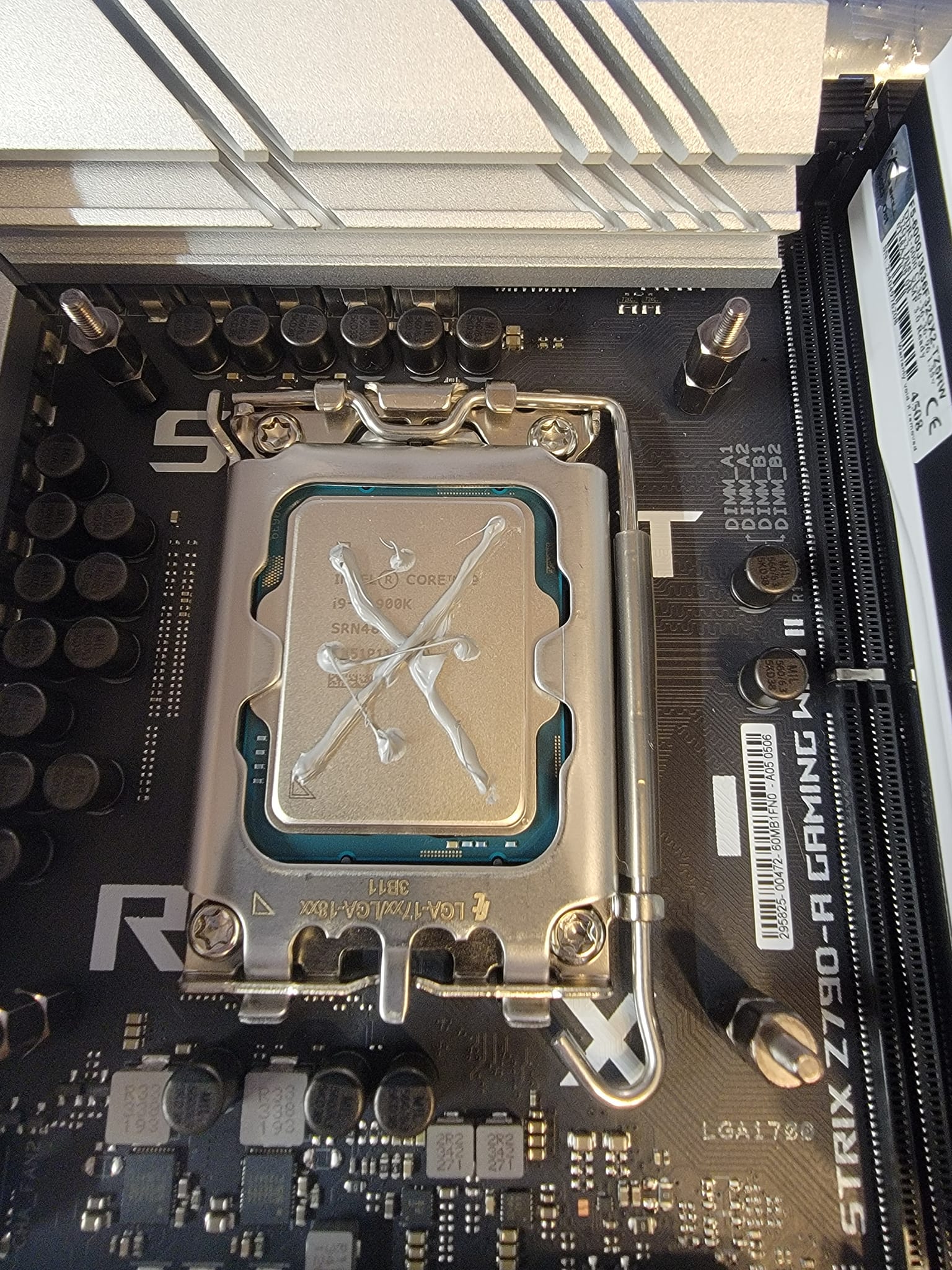 What are the issues with running TUF Gaming Z490-Plus (Wi-Fi) at 