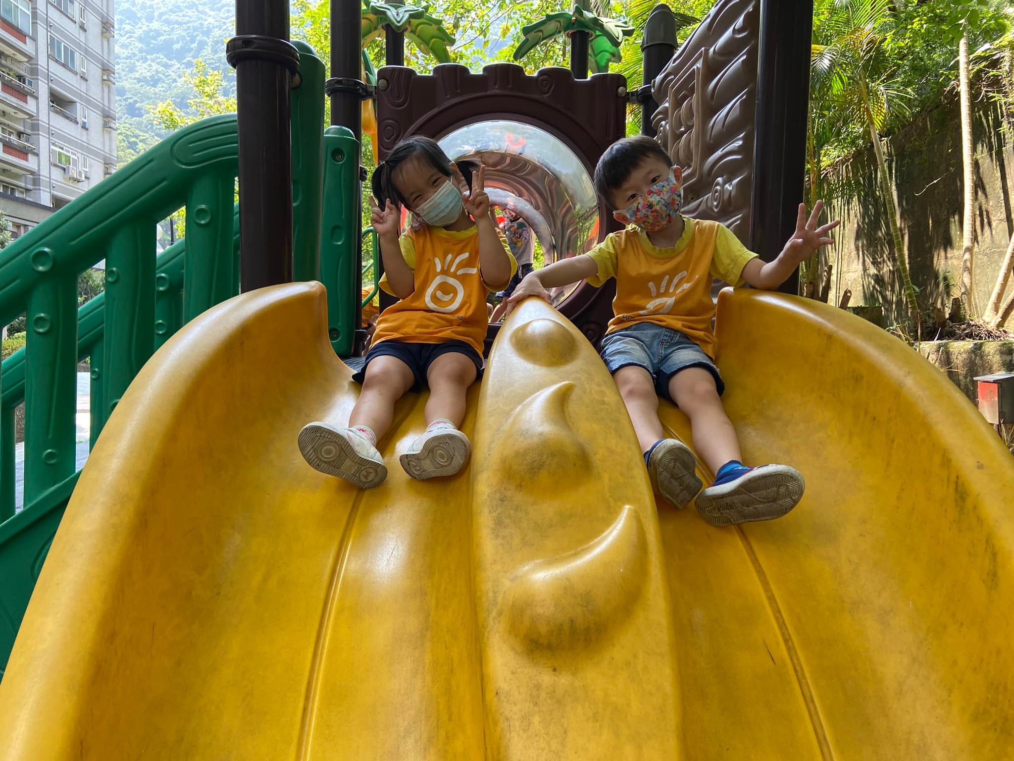 好好幼兒園 - 奔跑吧 孩子 陽光☀️笑容😊遊具🛝歡笑聲🤣 #享受妳們的幸福童年🥰 | Facebook