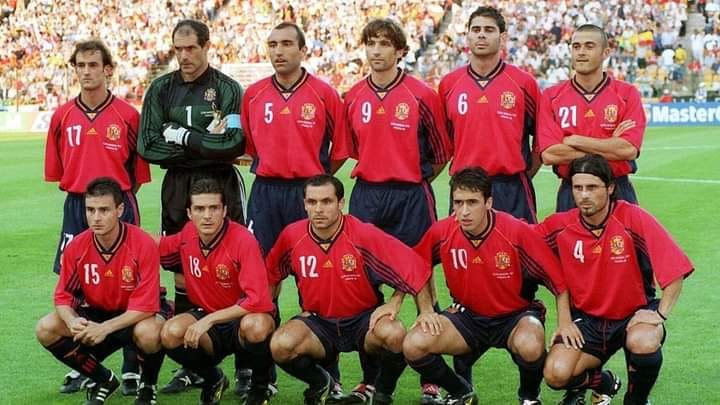 Spain national team at Euro 2000 🇪🇸 Can you name them all? 🤔