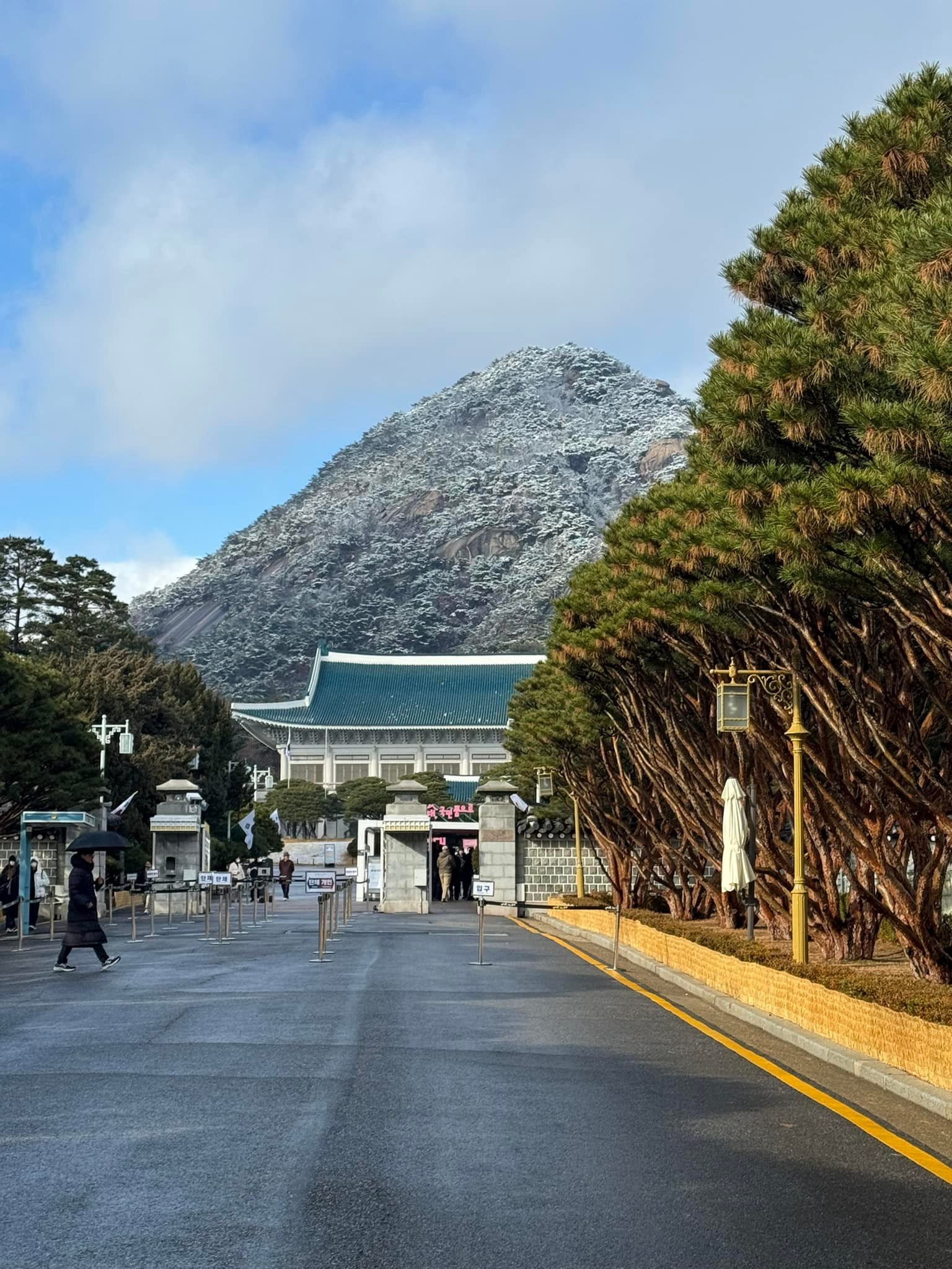沒想到都二月中旬過了還能看到下雪的青瓦台... - Jun韓國包車自由行（首爾旅遊／一日遊／接機送機／韓國旅遊規劃）