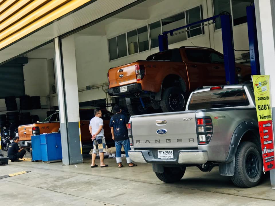 2 ส้ม กับอีก 1 เงิน วันนี้ทัพ FORD RANGER บุกบ้าง !! เหมือนนัดกันมาครับ ...