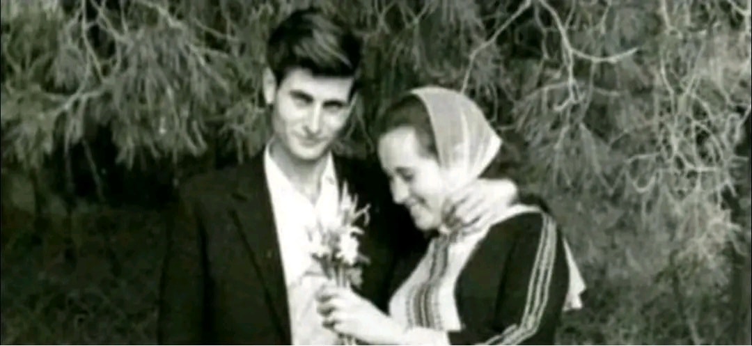 Hum - A rare picture of the Palestinian poet Mahmoud Darwish and his ...