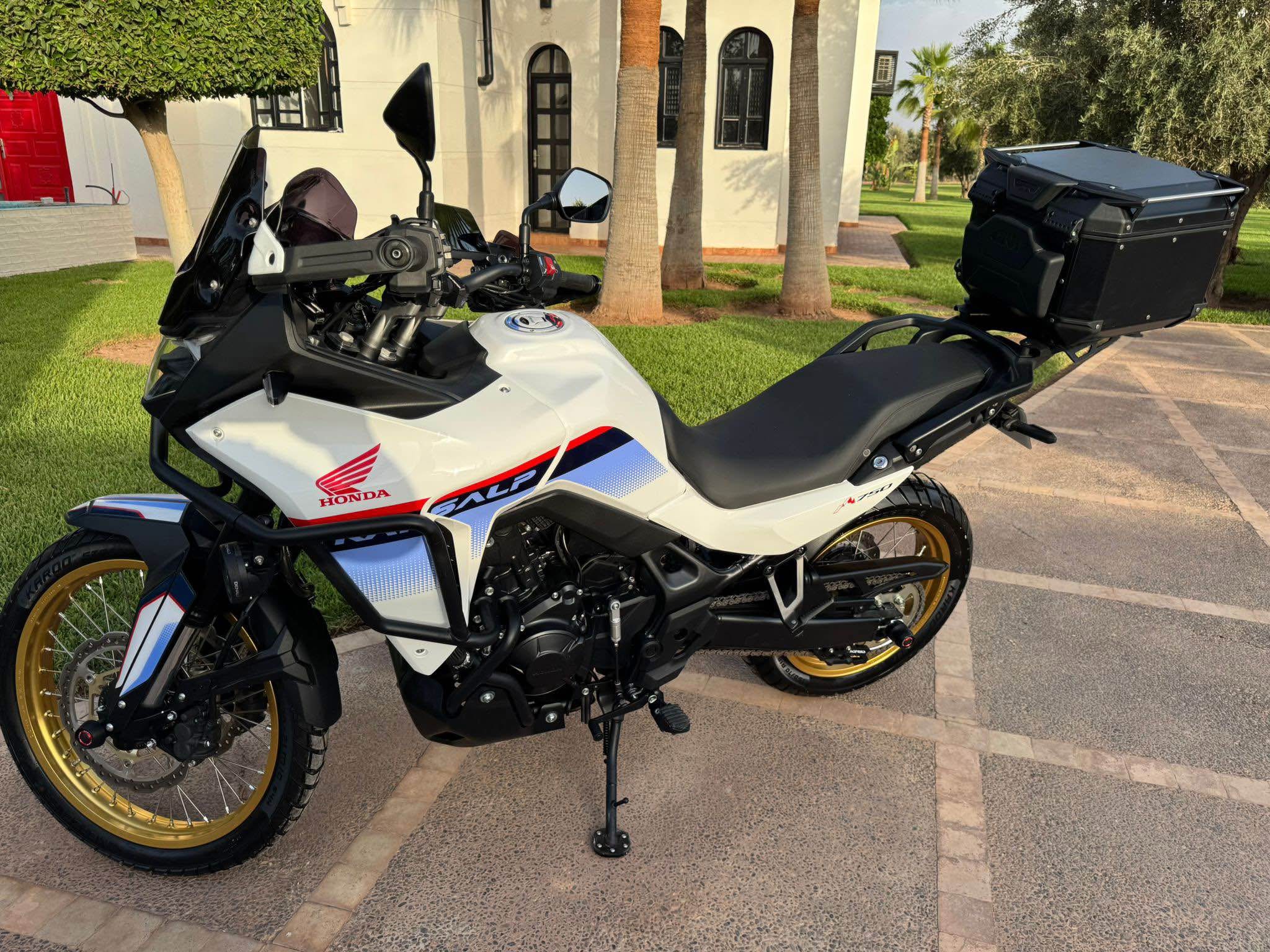 Honda transalp 750 avec GPS Prix fixe - Motorcycles & Scooters ...