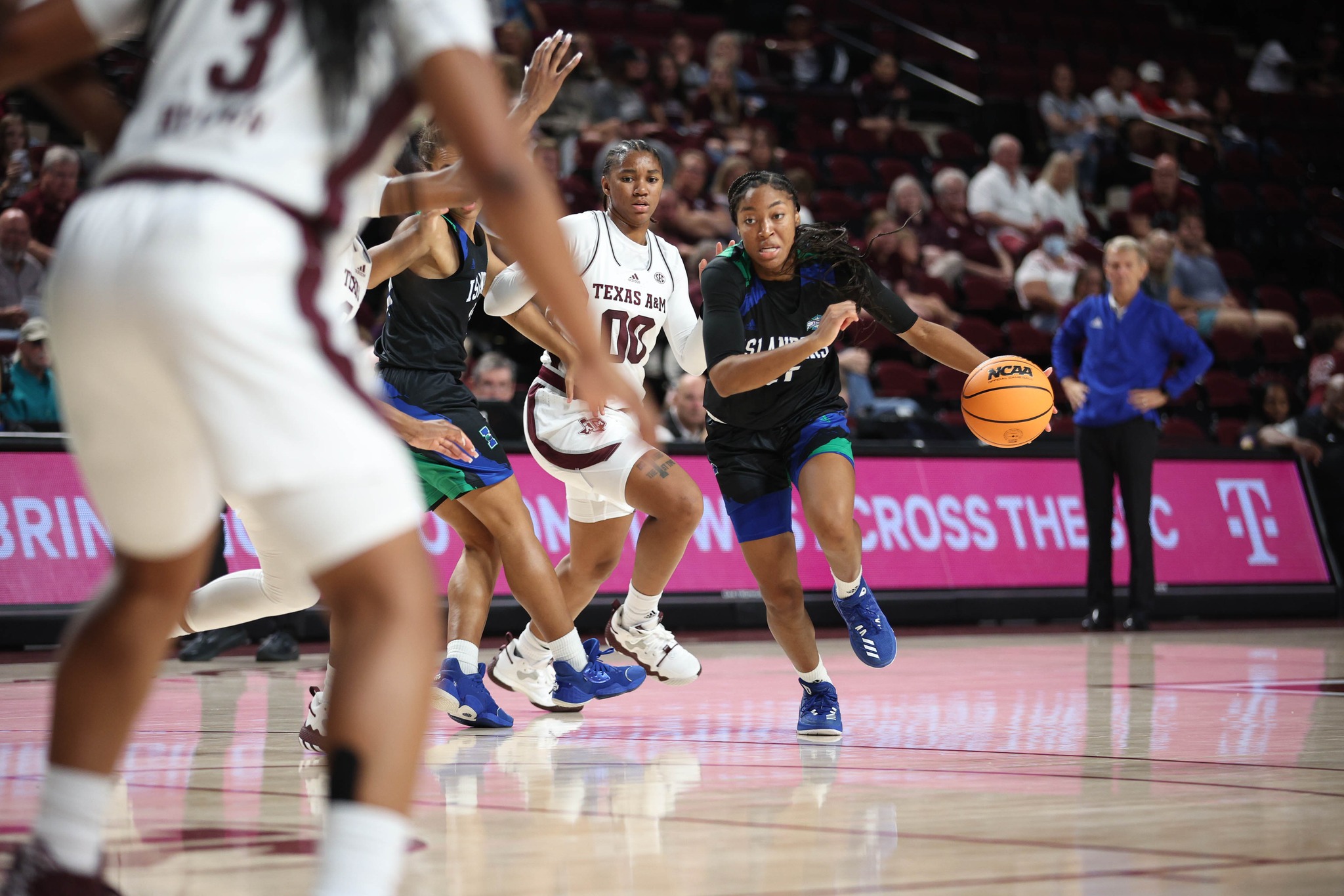 Frames 📸 from week one,... - Islanders Womens Basketball | Facebook