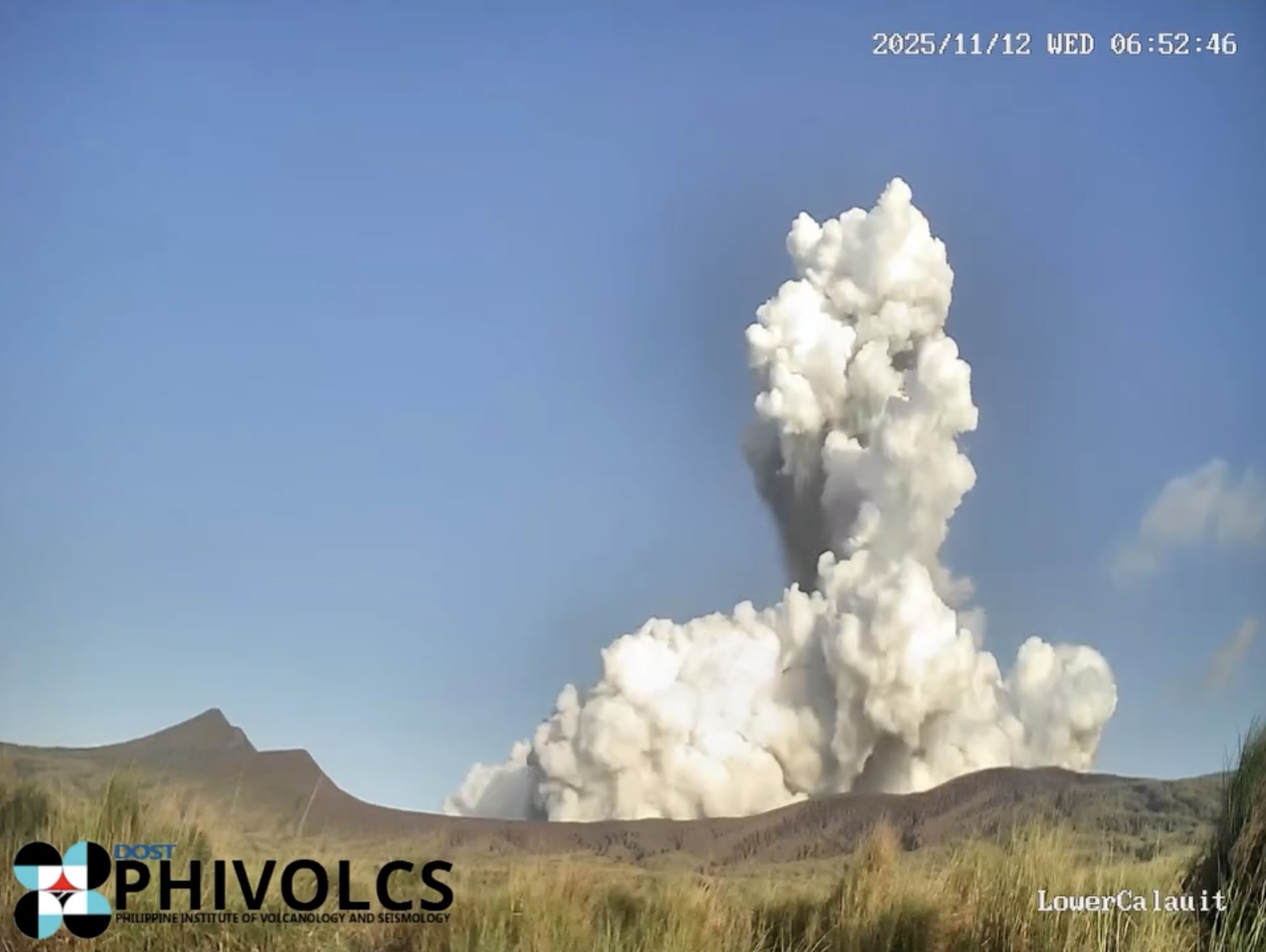 Pilipino - MINOR PHREATOMAGMATIC ERUPTION AT TAAL VOLCANO Phivolcs, nag ...