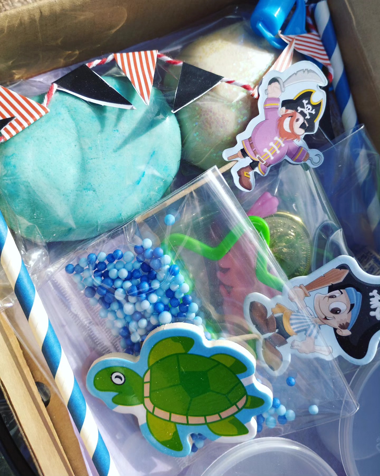 Handee - ☠️🦜Pirate Themed Sensory Box R150 2x Play dough Stick ons like ...