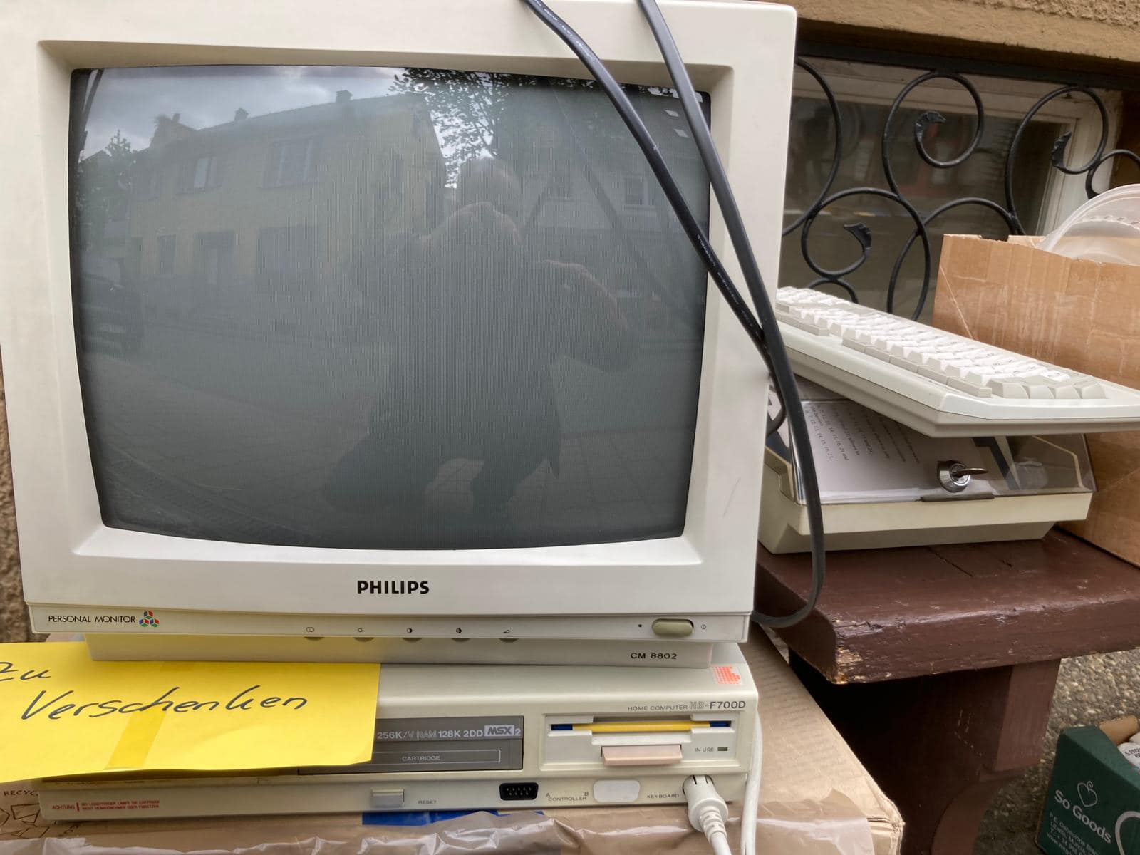 someone has put out this Philips CM 8802 monitor (with Scart ) and