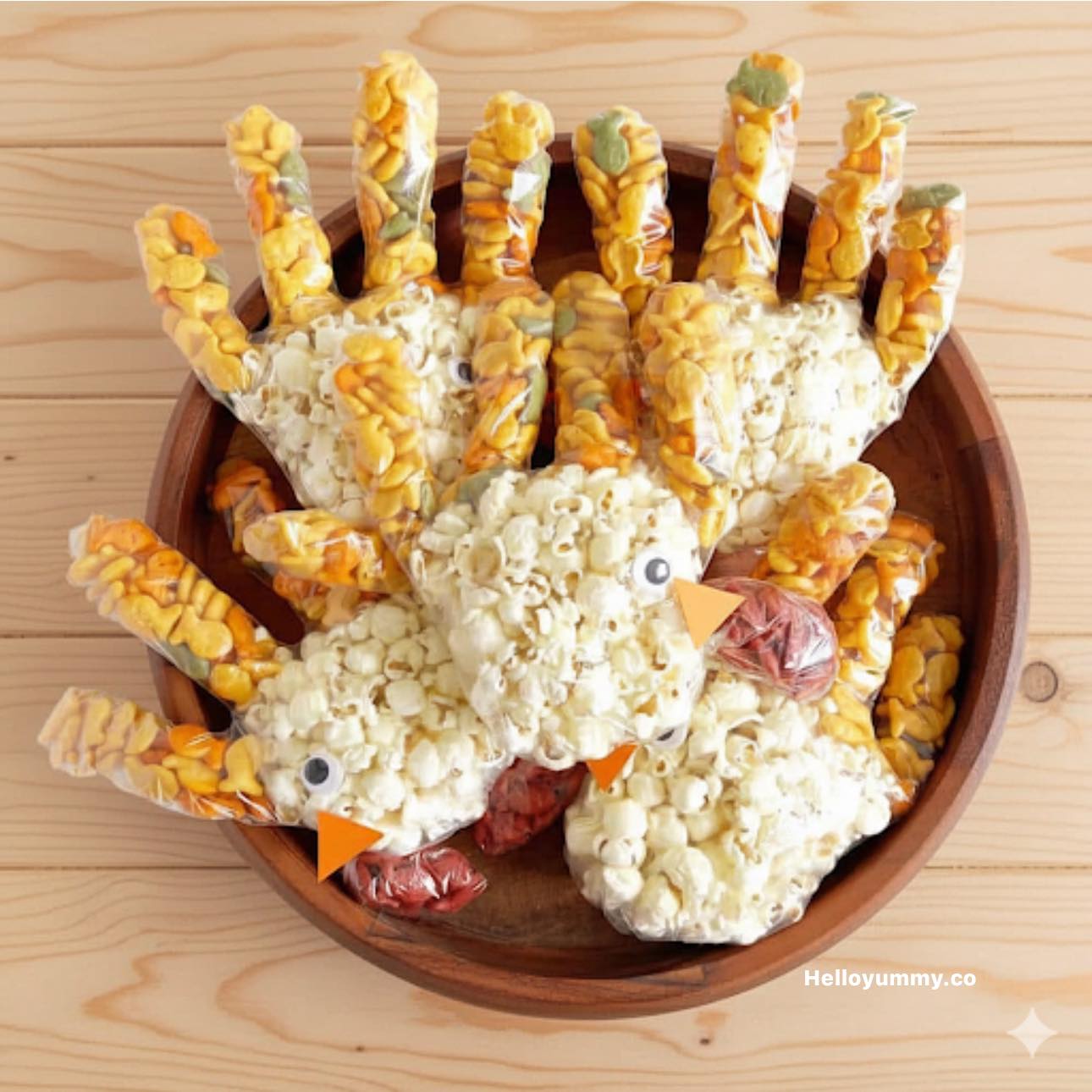 Hello, - Popcorn turkeys are a fun Thanksgiving treat! 🦃 Details: https ...