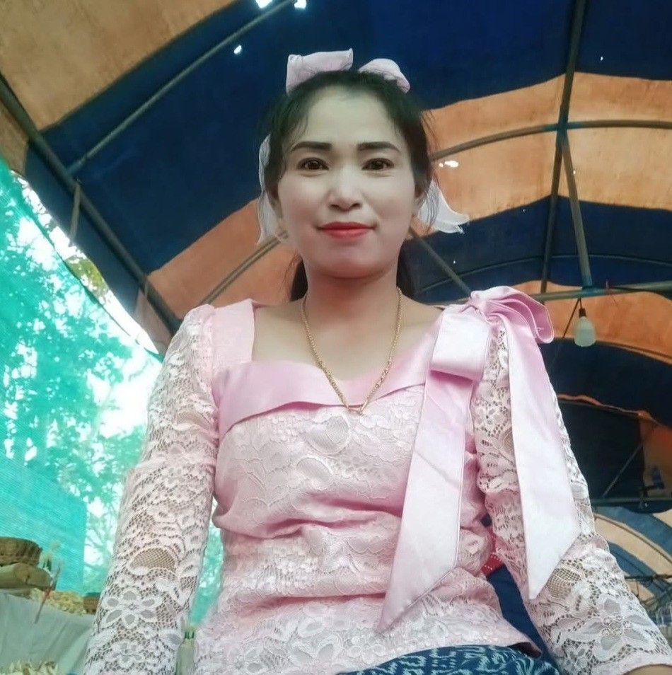 ฟ้อนไปคนละทิศละทาง🤣🤣🤣 #มาฟ้อนบริหารแขนยามแลงกันจ้า | เนยแหล่ว คัฟ ...