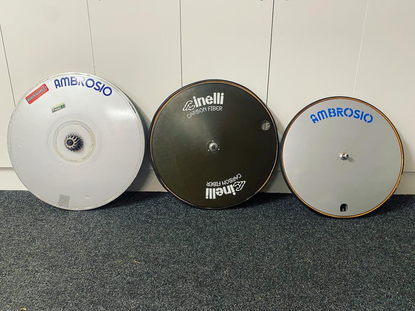 Sugino 75 Tyranno disc wheel for track and velodrome