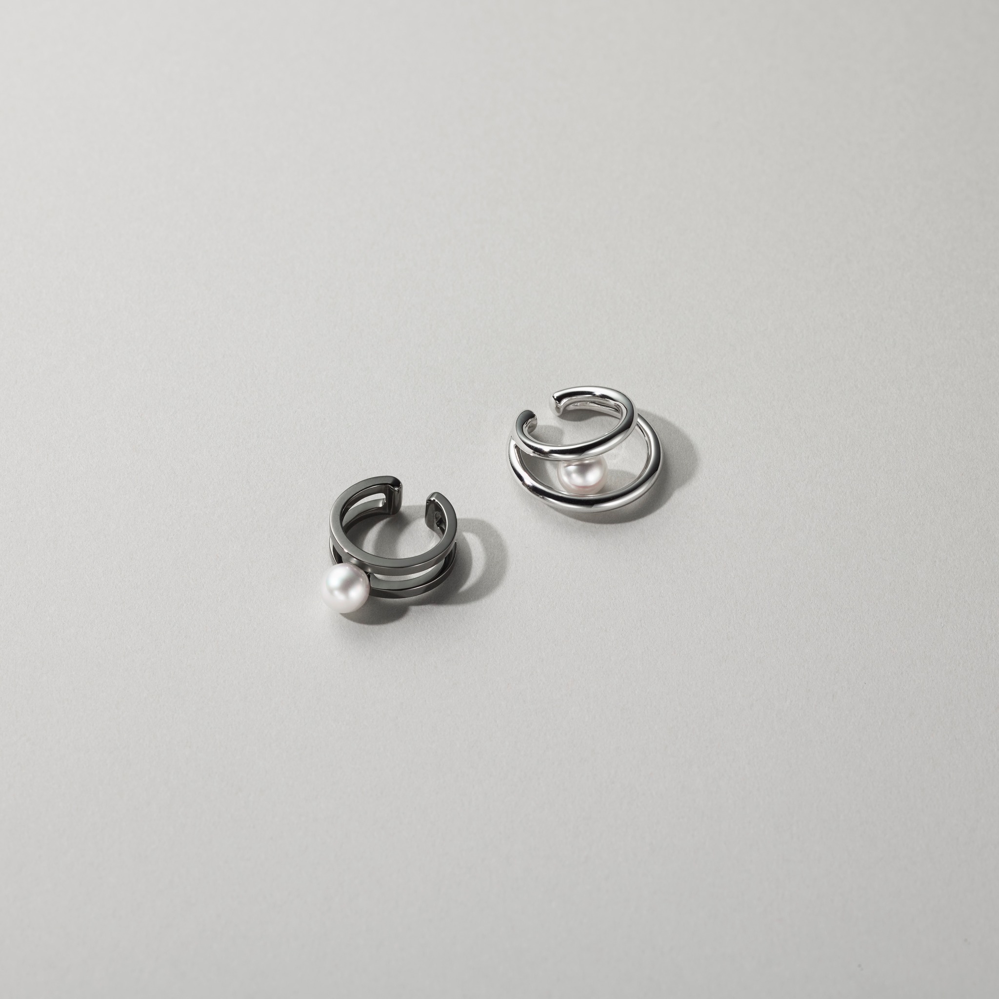 MIKIMOTO - パールをあしらったシンプルなイヤーカフで、耳もとに 