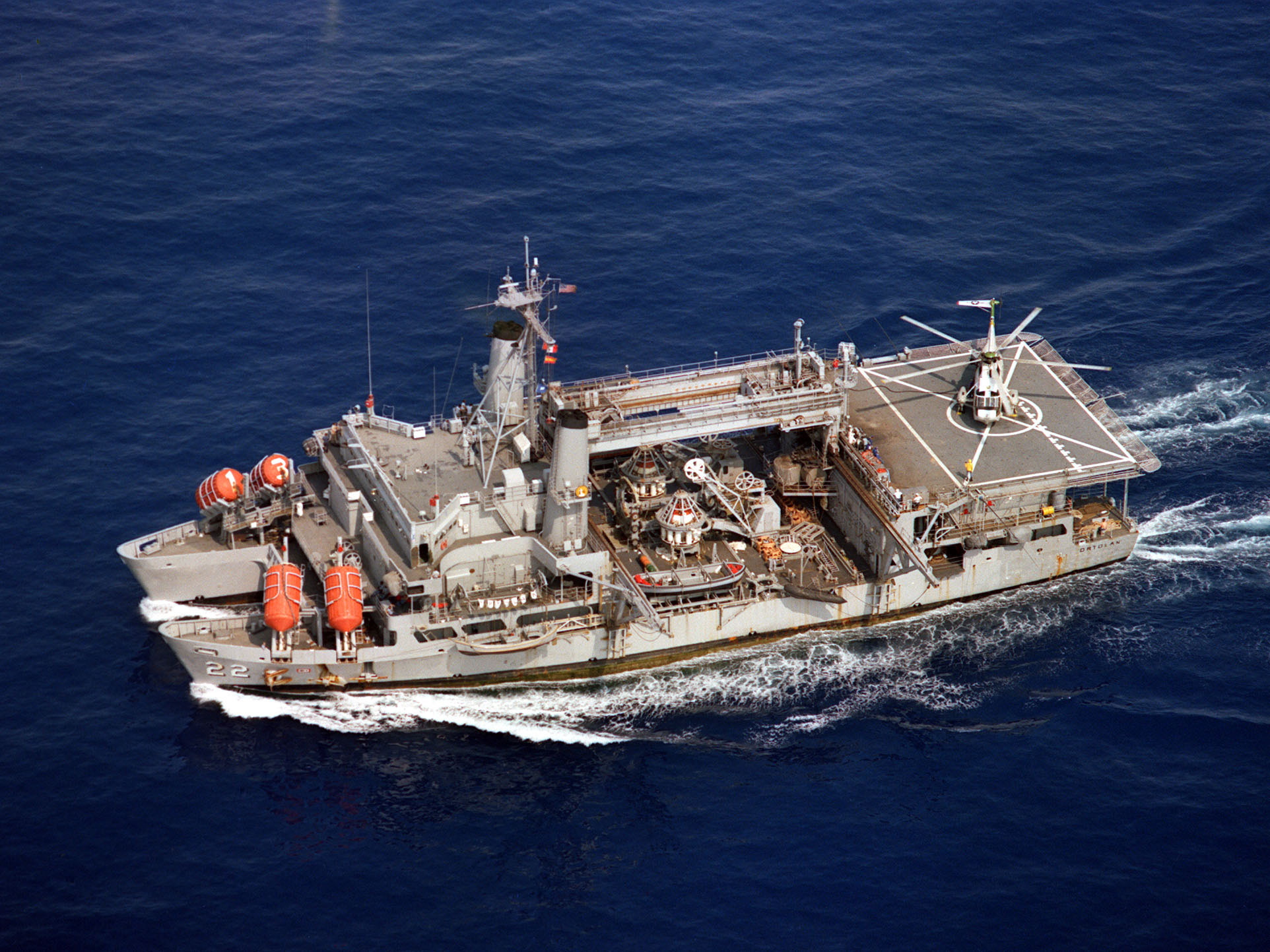 American - The U.S. Navy submarine rescue ship USS Ortolan (ASR-22 ...