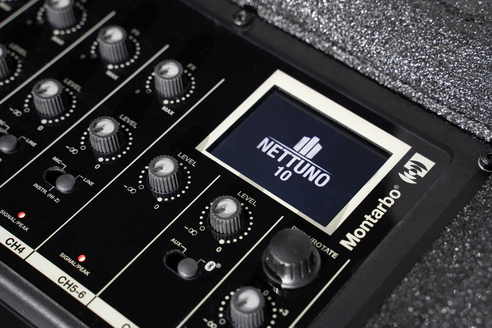 One of the standout features of Nettuno 10 is its integrated 8