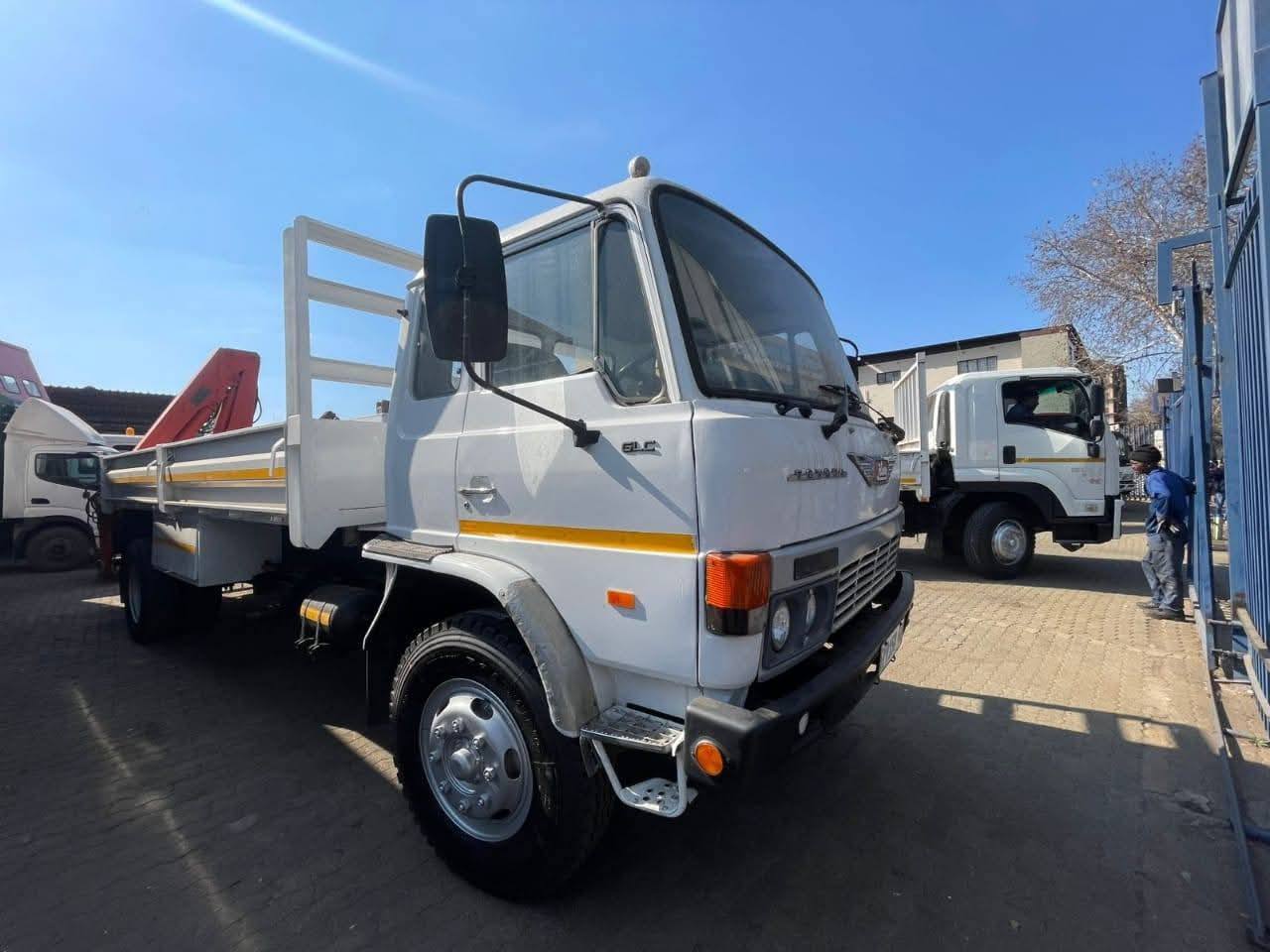 R100 000 1986 HINO 13-136 HIAB 965 CRANE FOR SALE CALL/WHATSAPP
