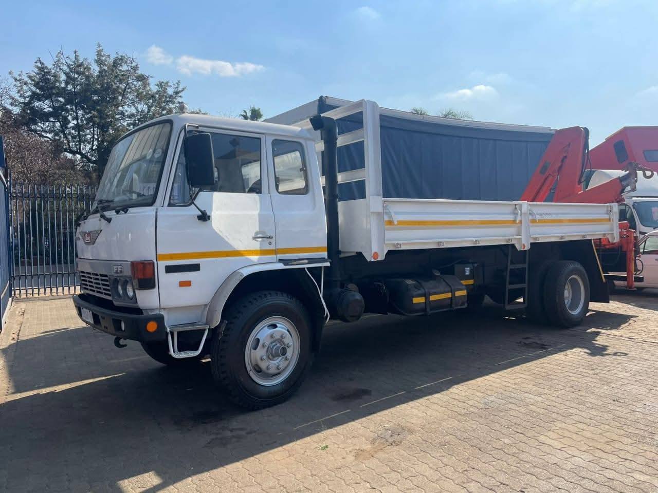 R100 000 1986 HINO 13-136 HIAB 965 CRANE FOR SALE CALL/WHATSAPP