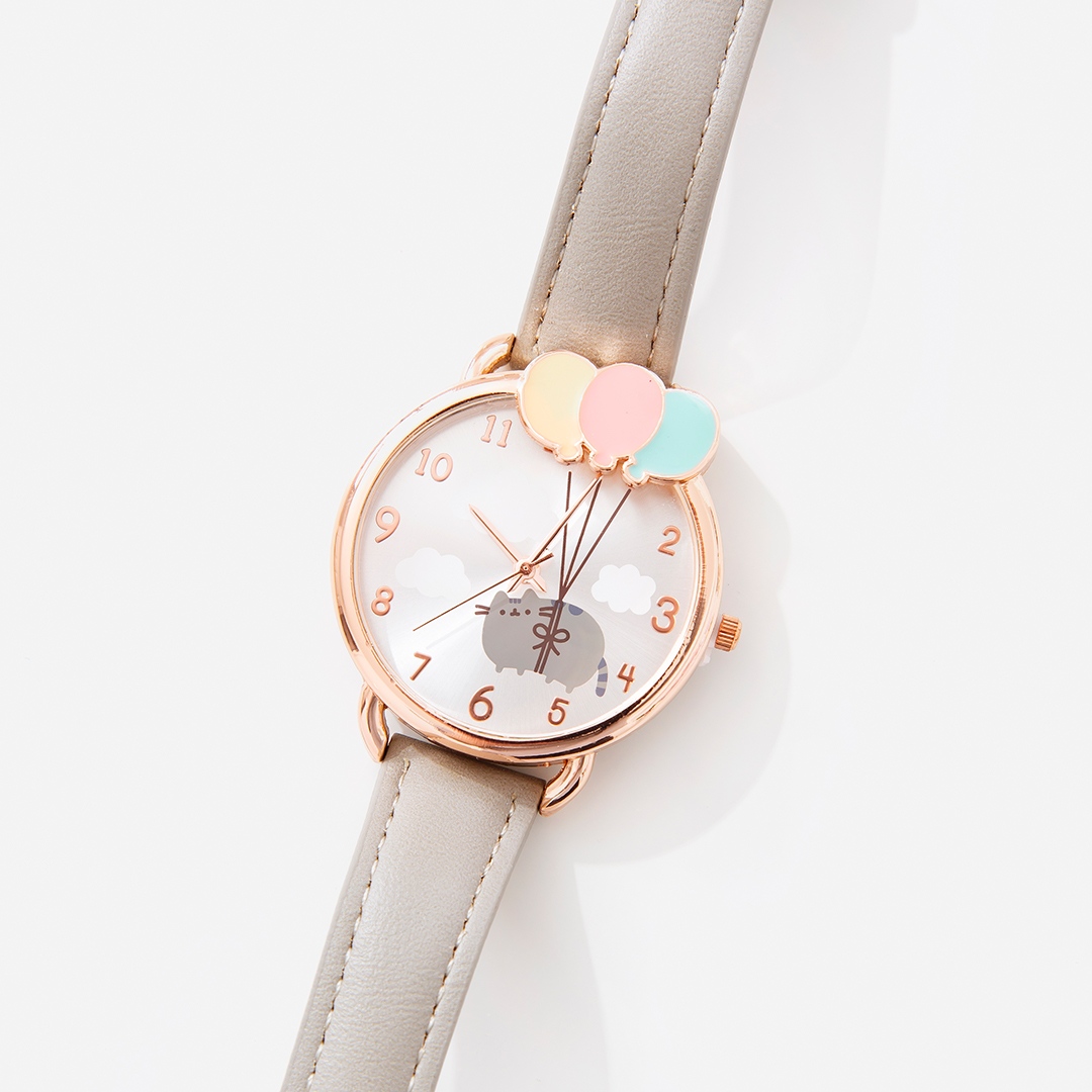 Time for.a snack? ⏰ 🍕 Shop the restocked Pusheen watch! bit