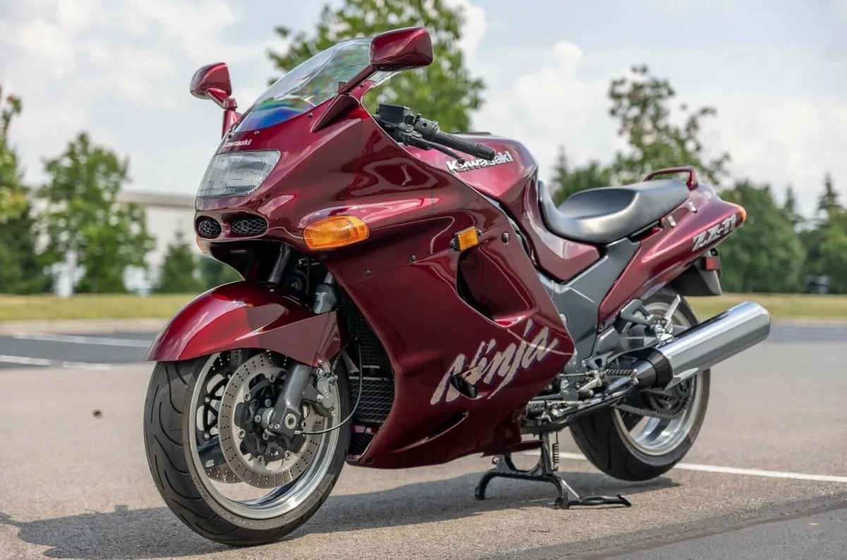💚 THE CONCOURSE OF POWER – KAWASAKI ZX-14 Pure muscle