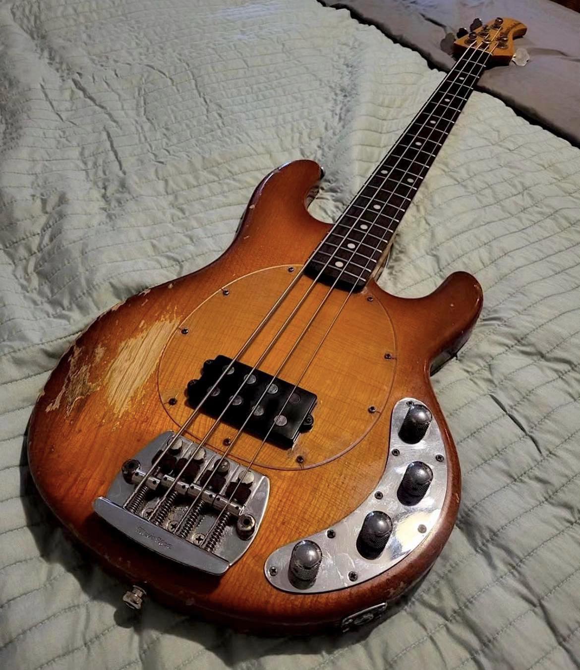 T*U様 Music Man StingRay 1988 Honey Burst A 1987 Music Man Stingray with a Honeyburst finish. @bass_frontiers