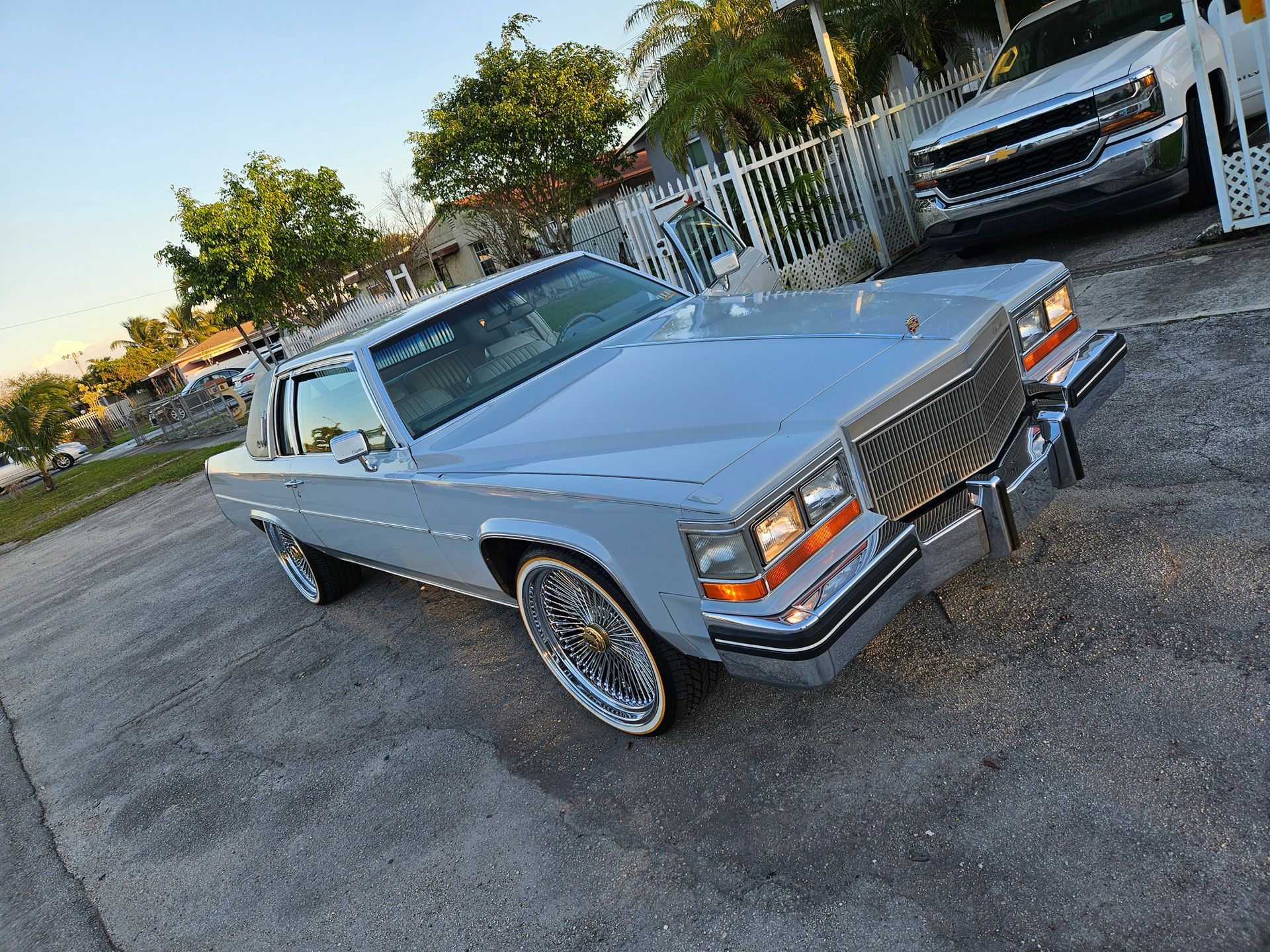 1981 Cadillac Coupe Deville レベル lowrider 1981 Cadillac Coupe Deville レベル lowrider 1981 Cadillac Coupe
