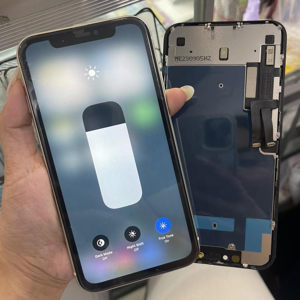 iPhone 11 Can anyone tell me the name of the missing component