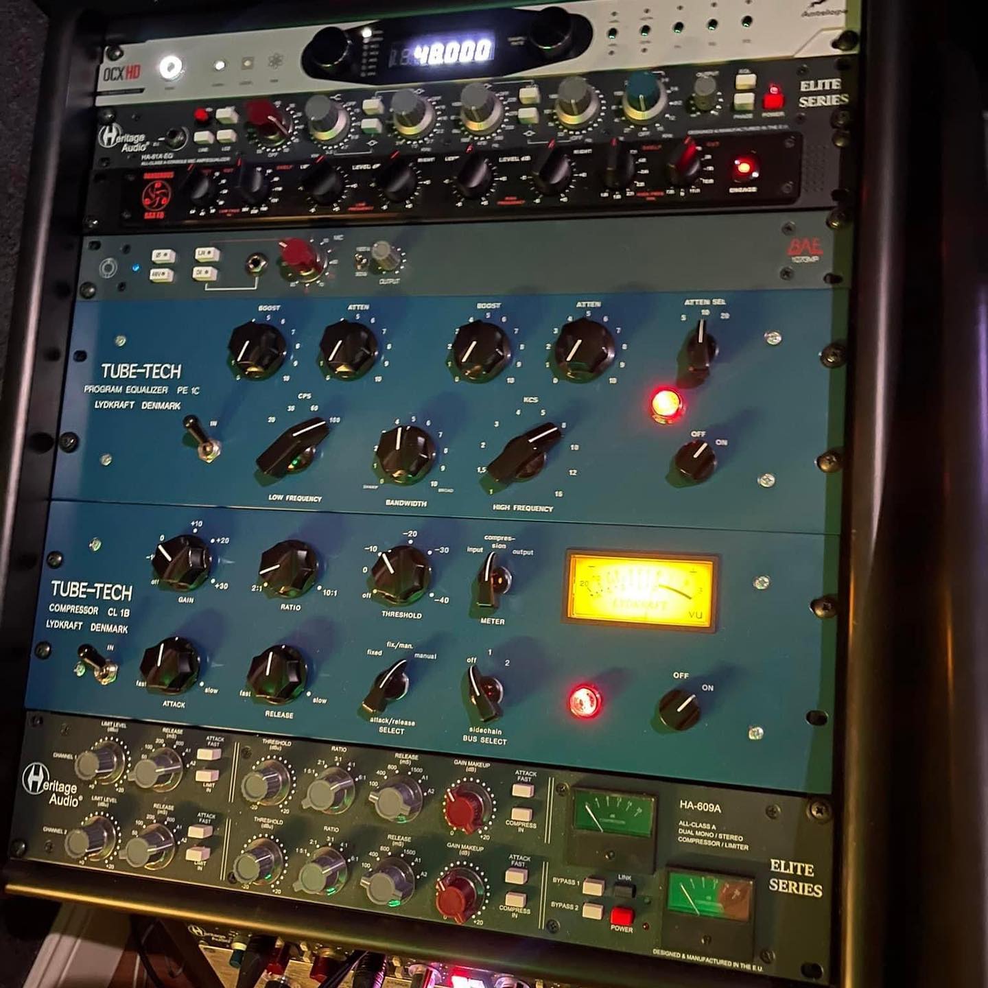 😍 Beautiful rack setup ready for... - Audio Mixing Mastering