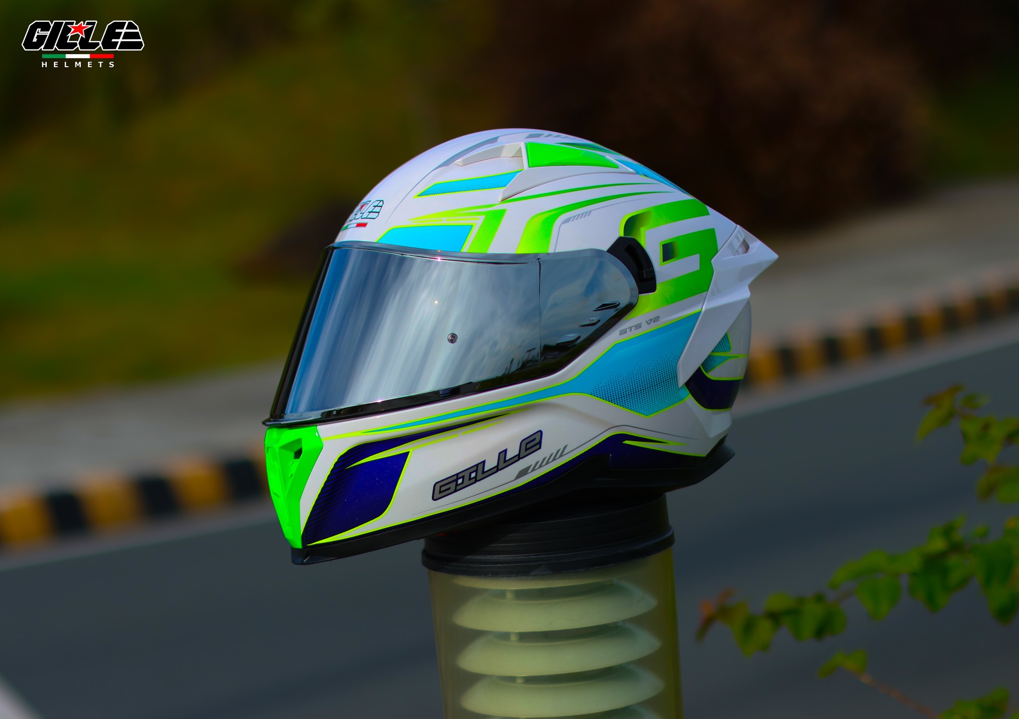 are white bike helmets cooler Fizik - KUDO AERO The HJC i31 Helmet M redefines the open White Full Face Motorcycle Helmet