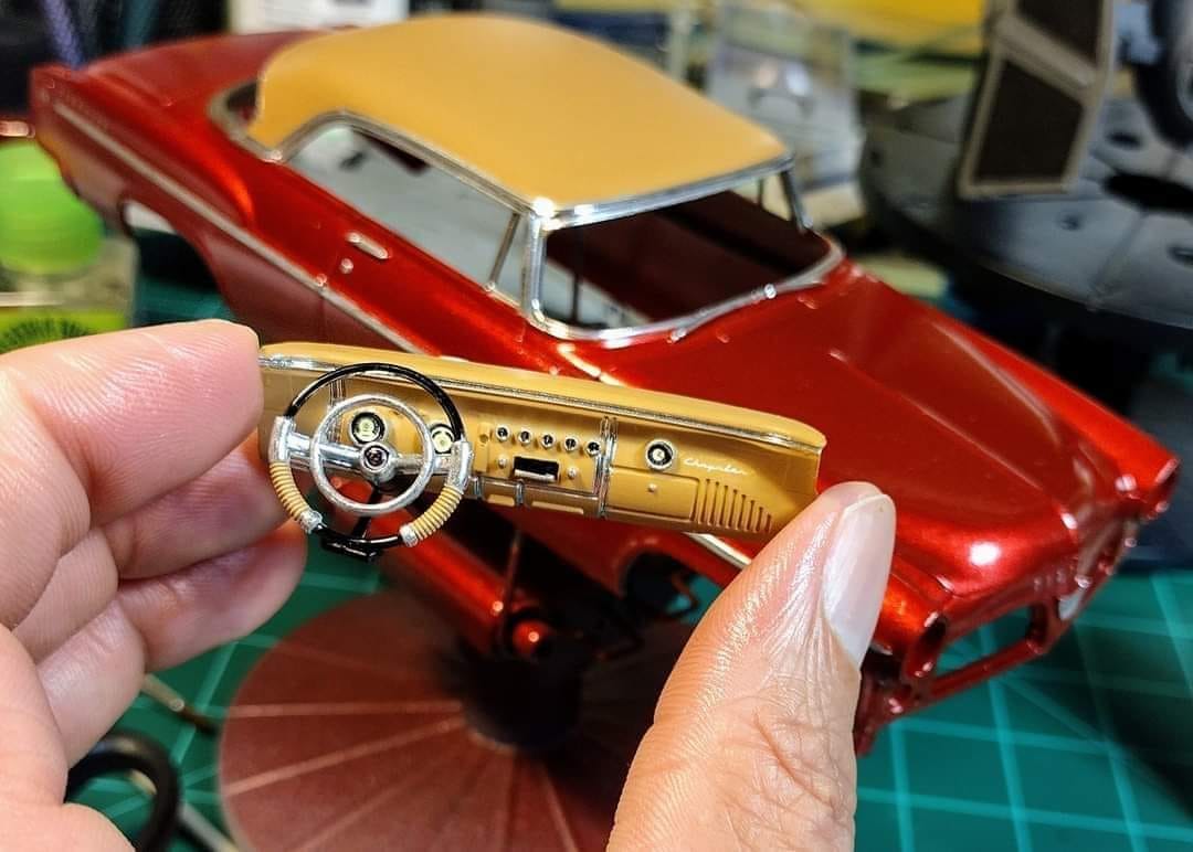 1955 CHRYSLER 300 Moebius 1:25 Scale Model Kit. Fun Solid Kit