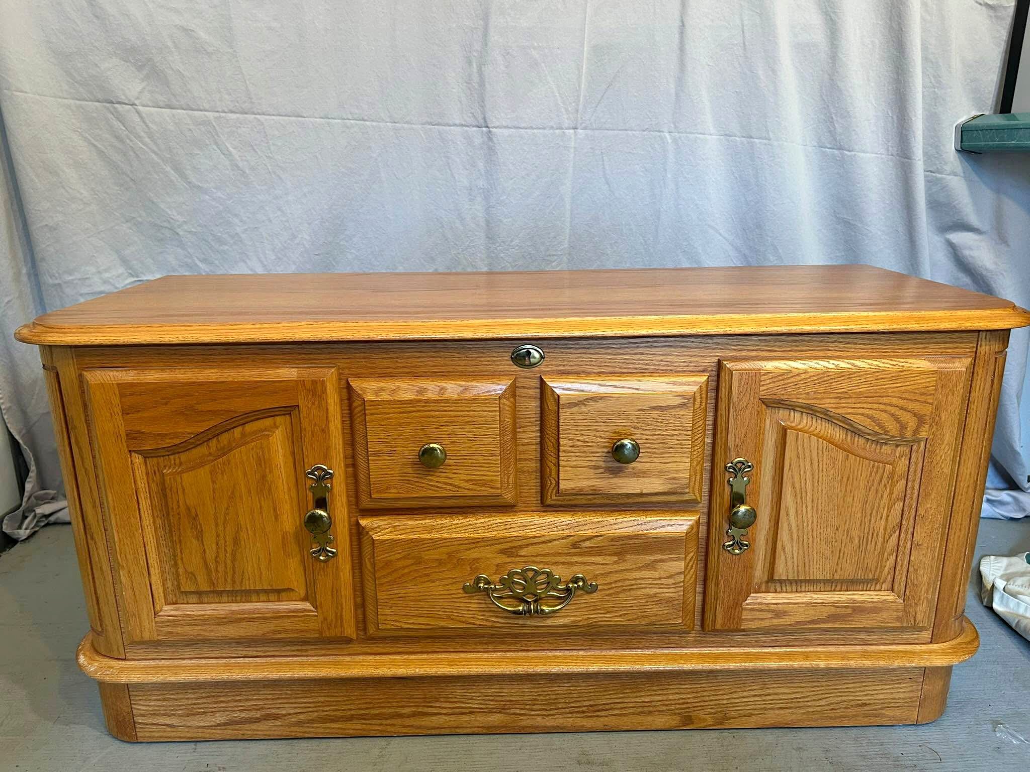 $20 shermag Solid Oak Cedar-Lined Chest – Made in Canada - Trunks ...
