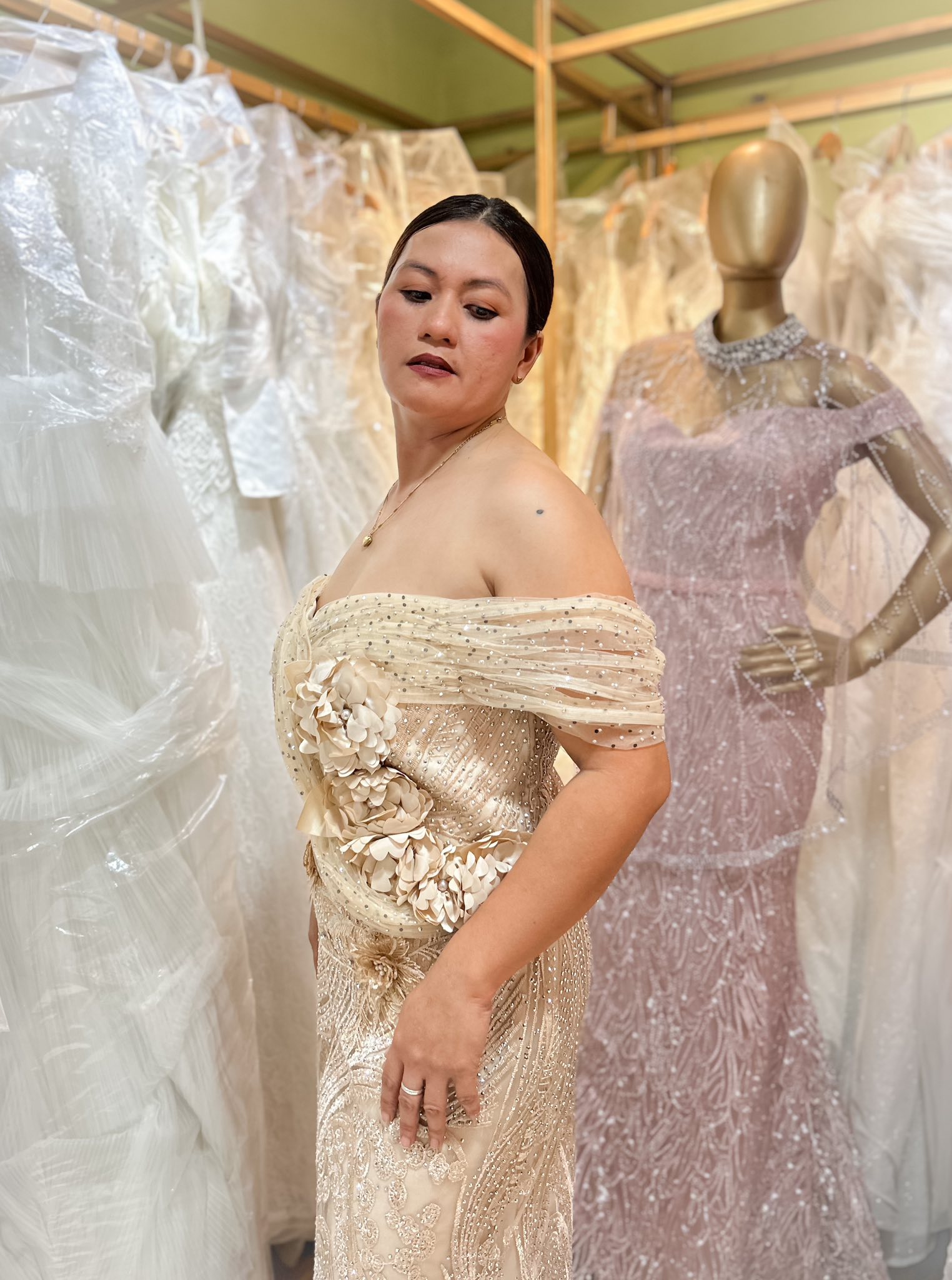 beige dress for wedding sponsor New in sponsor/mother gowns collection ✨ Champagne gold off-shoulder gown ✨ Elegant and timeless, designed to highlight your neckline with a soft, luxurious finish. Perfect a graceful and confident look Color:Black Double Cross collection_bump-friendly Available in tea and Little Black Dress and