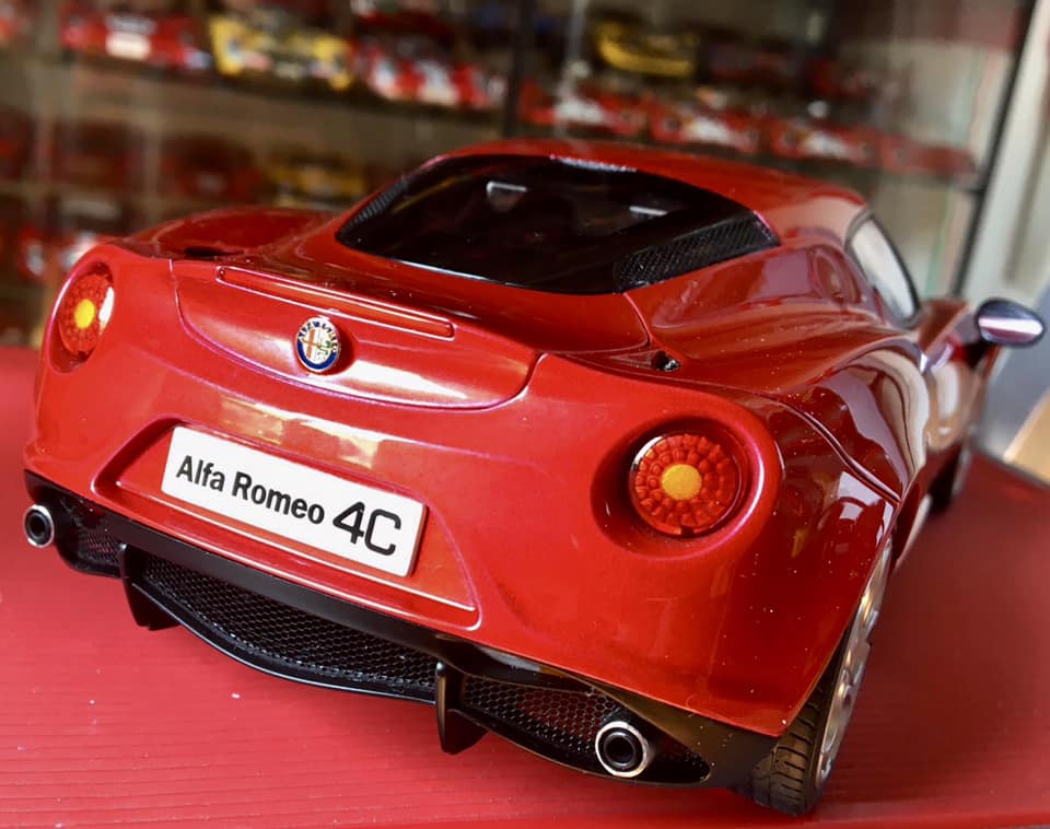 8C or 4C? 🇮🇹 Alfa Romeo 8C Competizione (2007) #Bburago 1/18