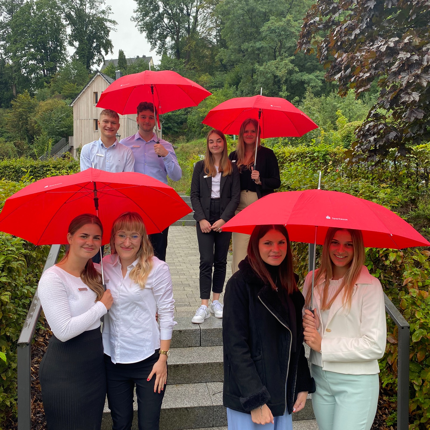 🌂 Mit Schirm, Charme und Tablet... - Sparkasse Dillenburg | Facebook