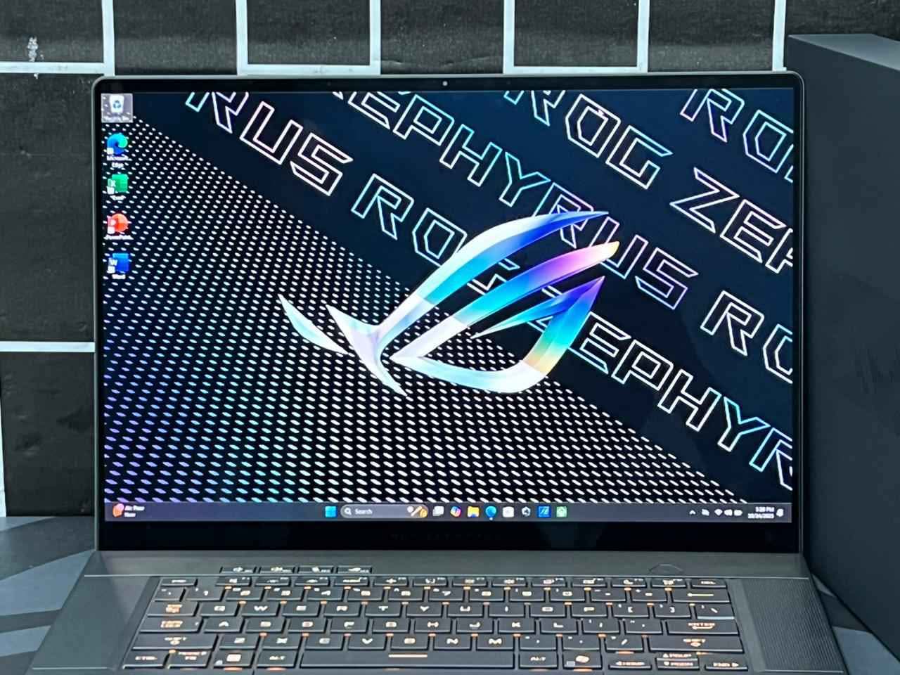 Laptop ASUS ROG INTEL CORE ULTRA 9 RAM 32GB RTX 5060 STORAGE 1 TB MASIH ...