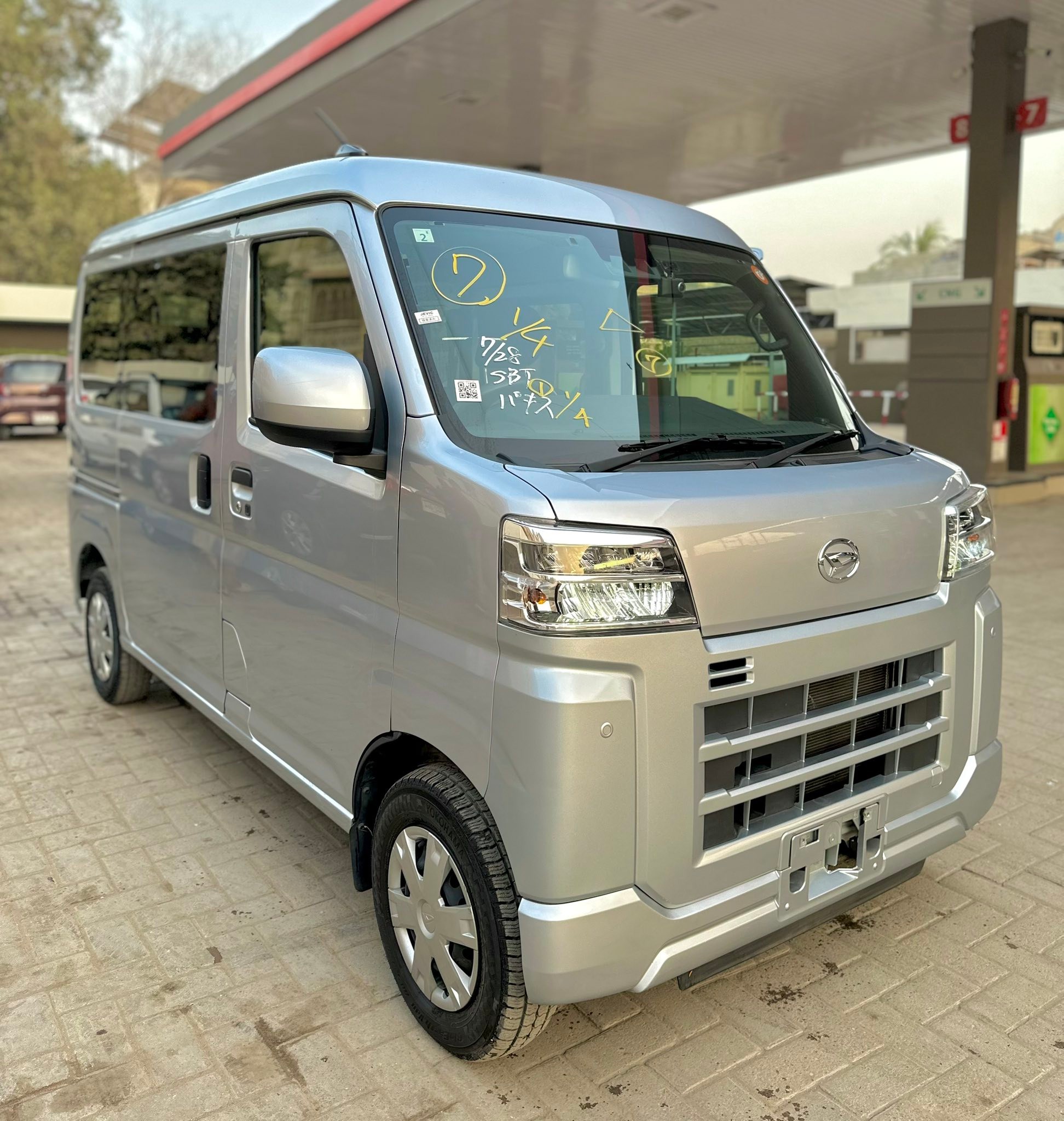 Daihatsu Hijet Cargo Top of the line variant Model 2021 New shape 
