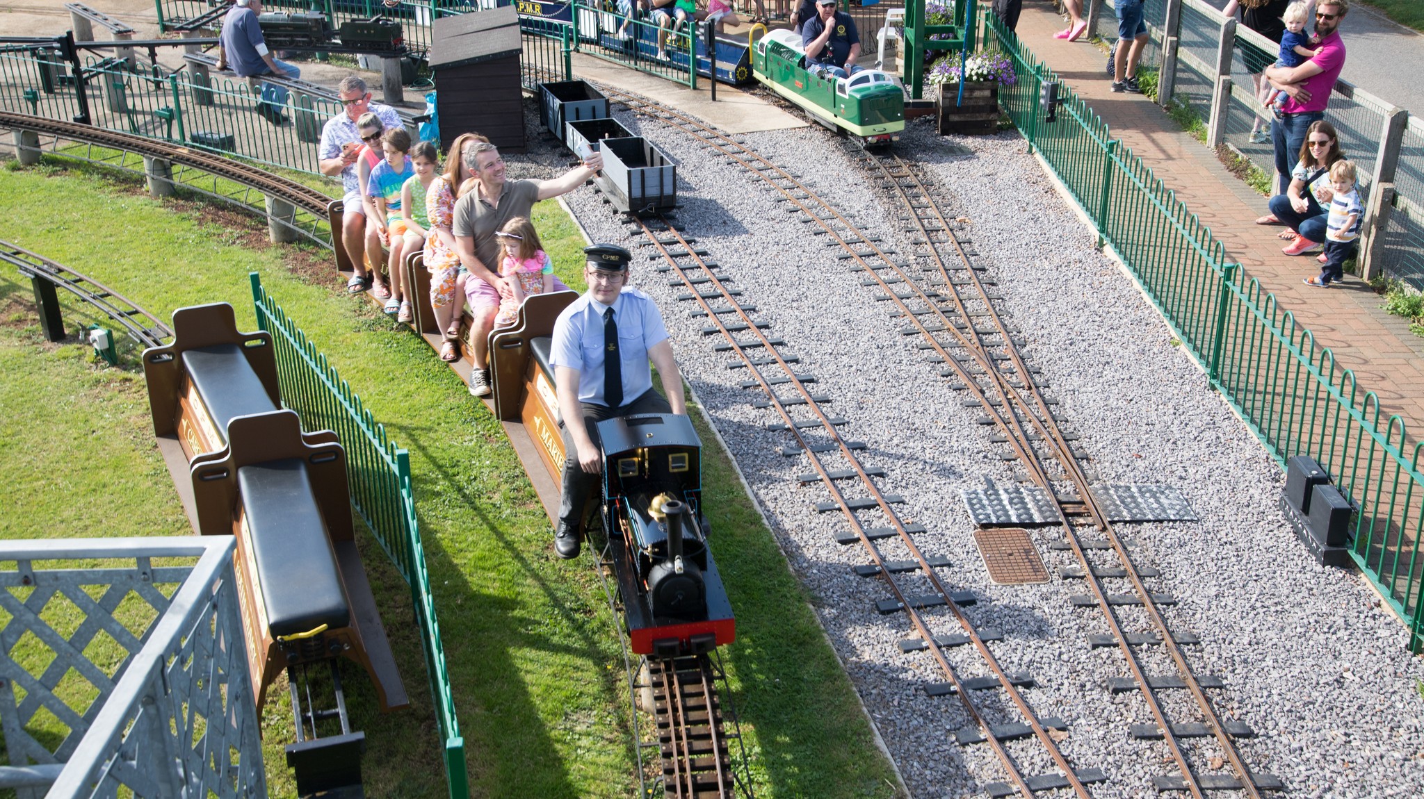 cutteslowe-park-miniature-railway-oxford