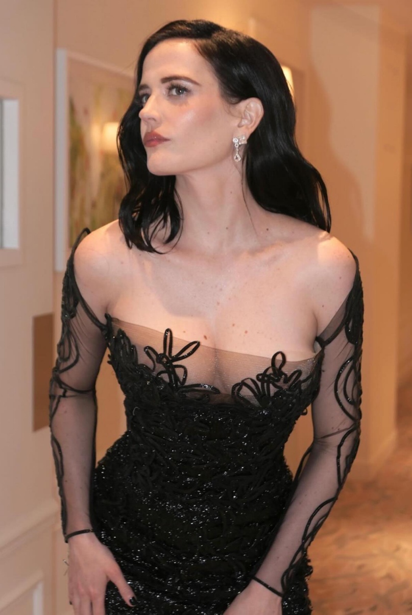 eva green cannes dress hits the carpet Merritt
