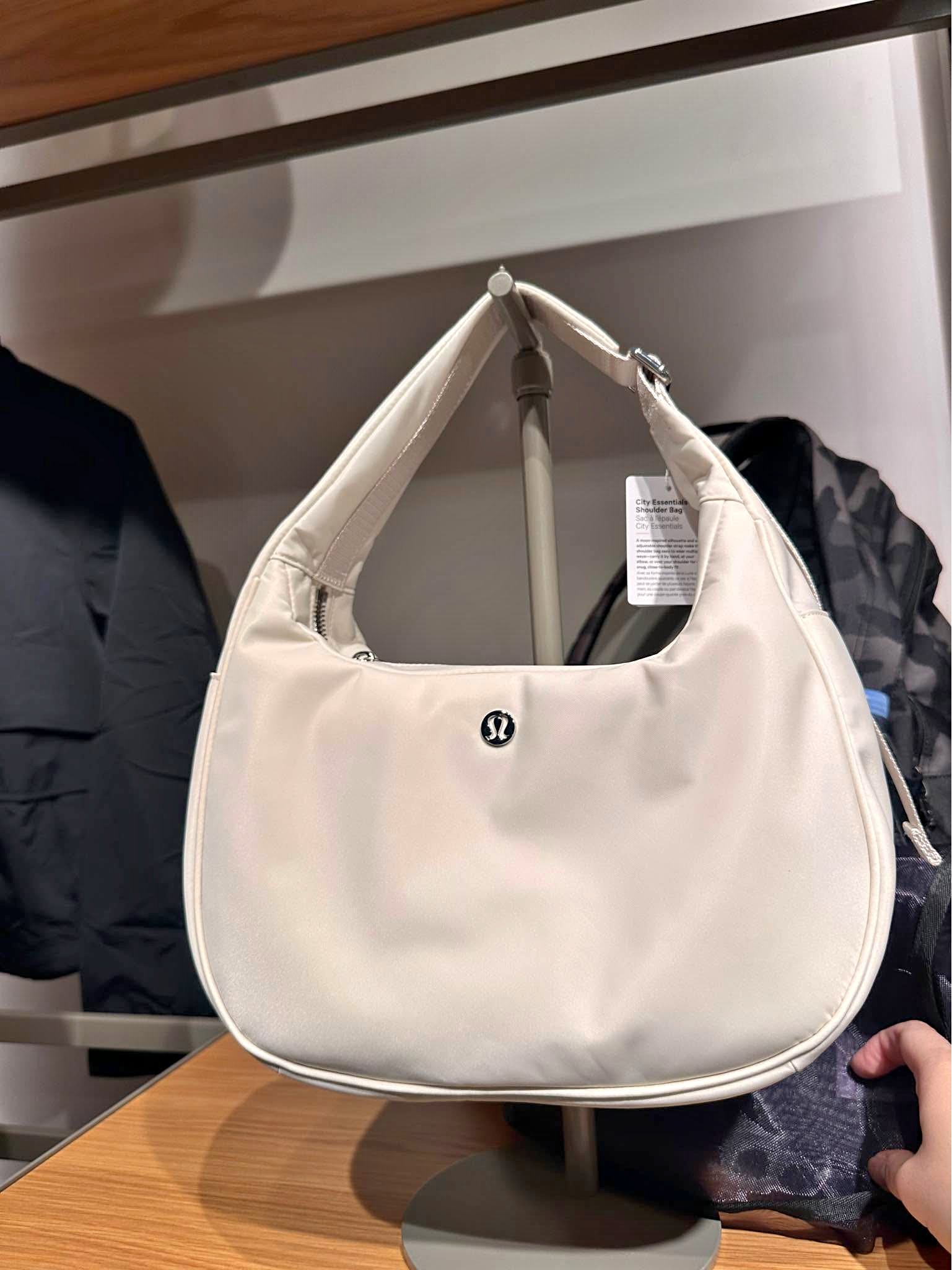 lululemon retro groove bag Everywhere Crossbody Belt 1L Model Stats Lululemon Belt bag 1L -
