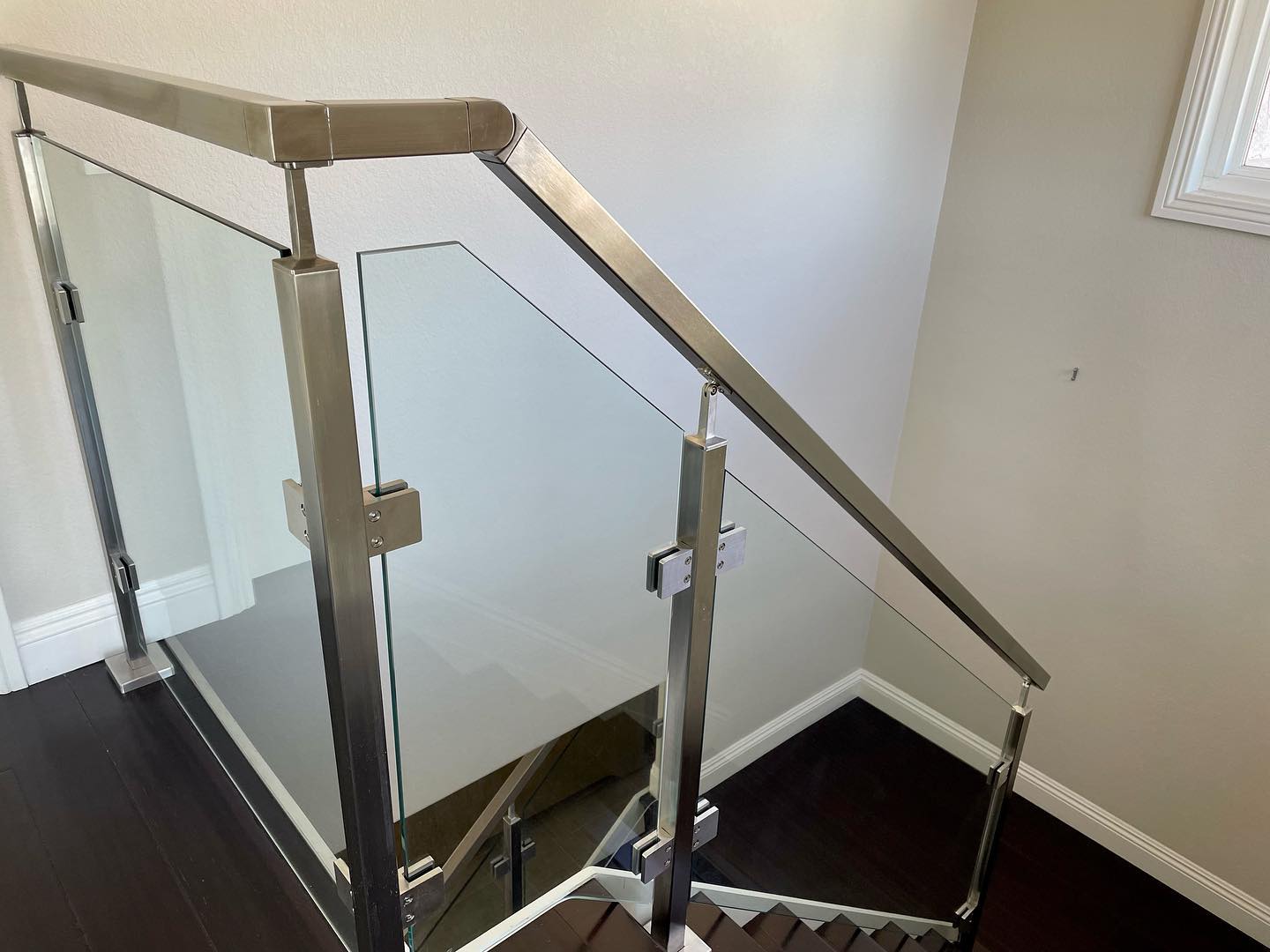 Eliterailings - Glass railing is The Choice for modern...