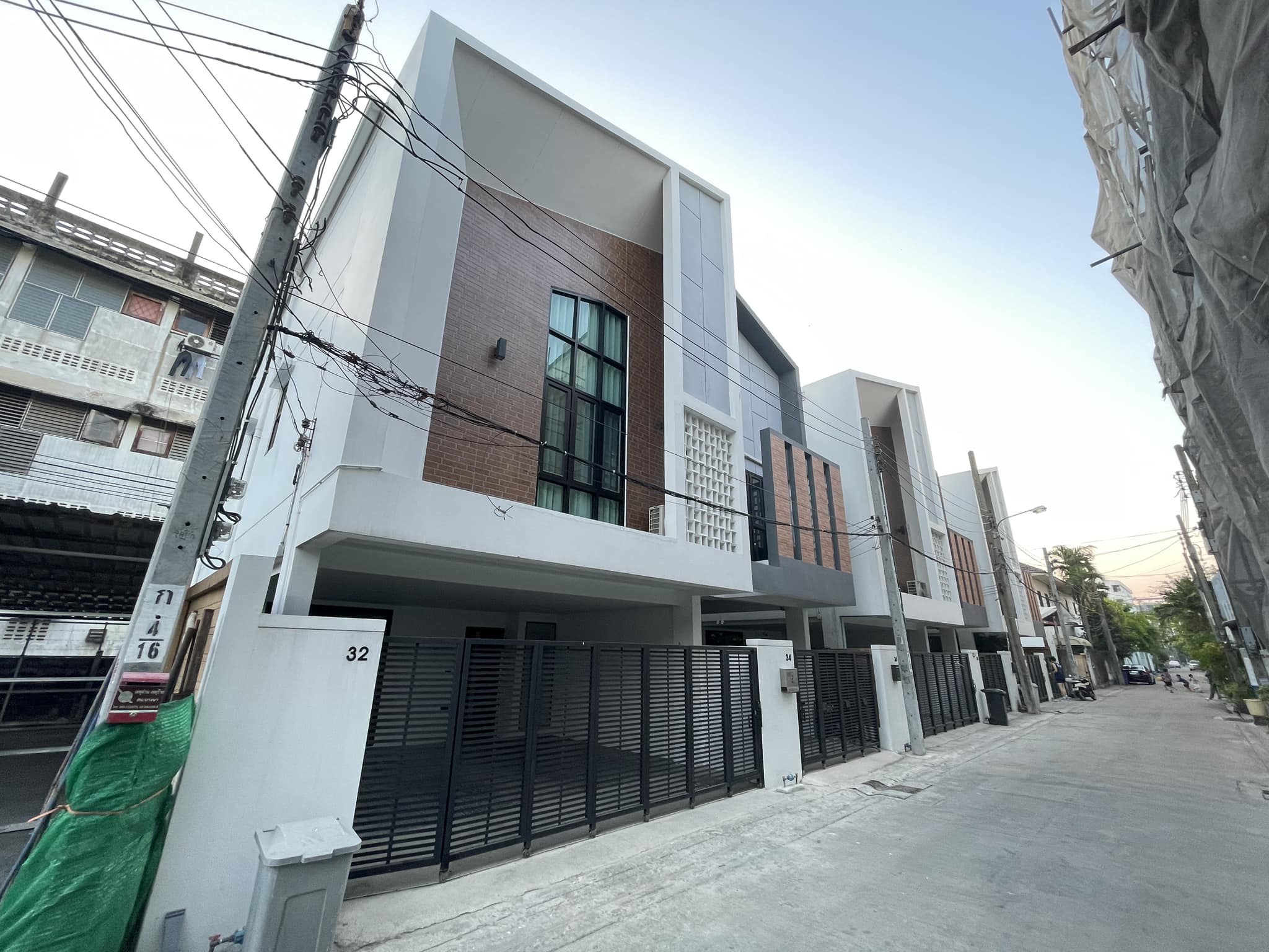 เปิดรับจองทาวน์โฮม 3 ชั้น สไตล์ Minimal Modern Loft แบบ 3 ห้องนอน 3 ...